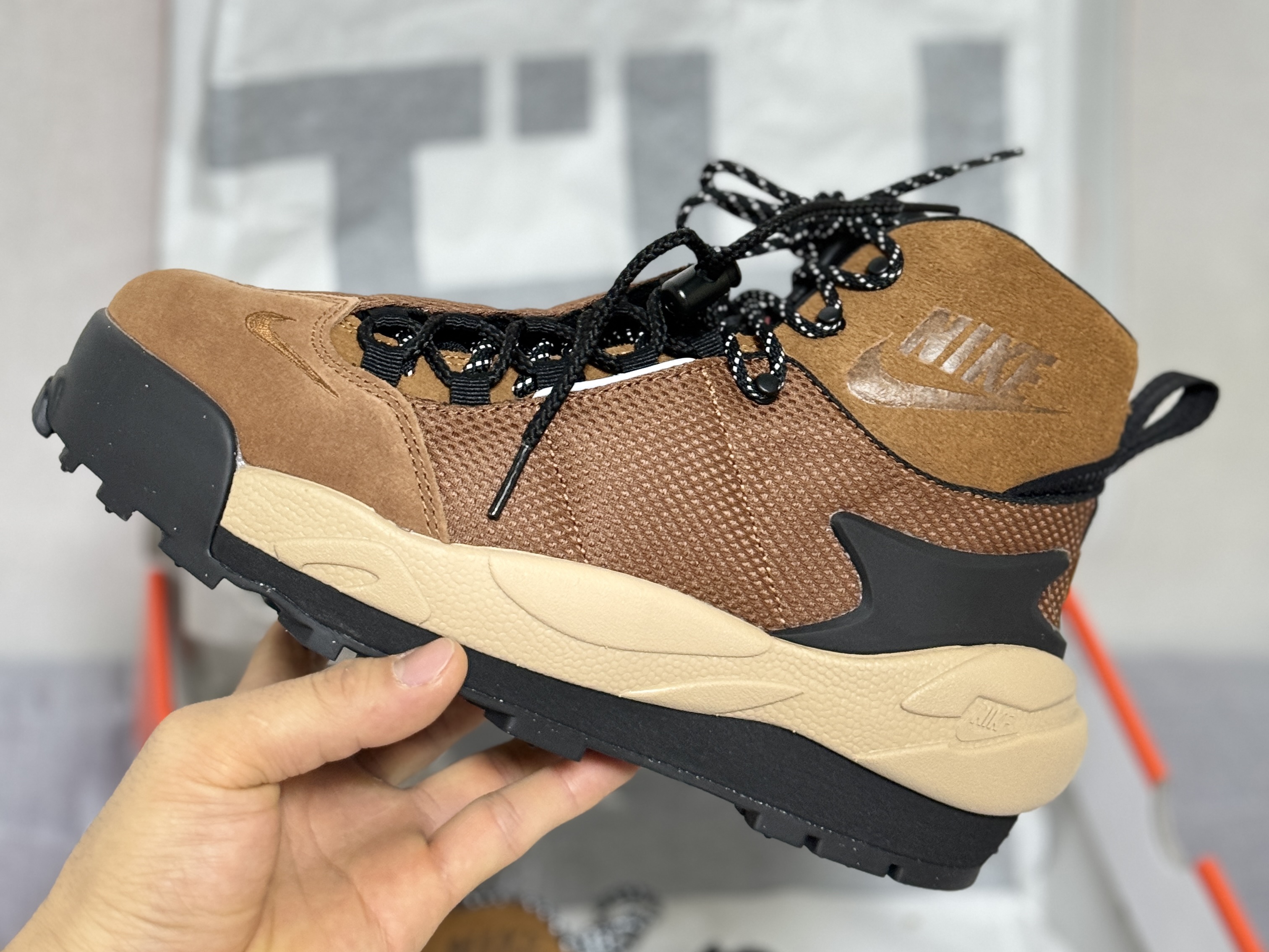 Nike x Sacai Magmascape SP Pecan 착용 스타일