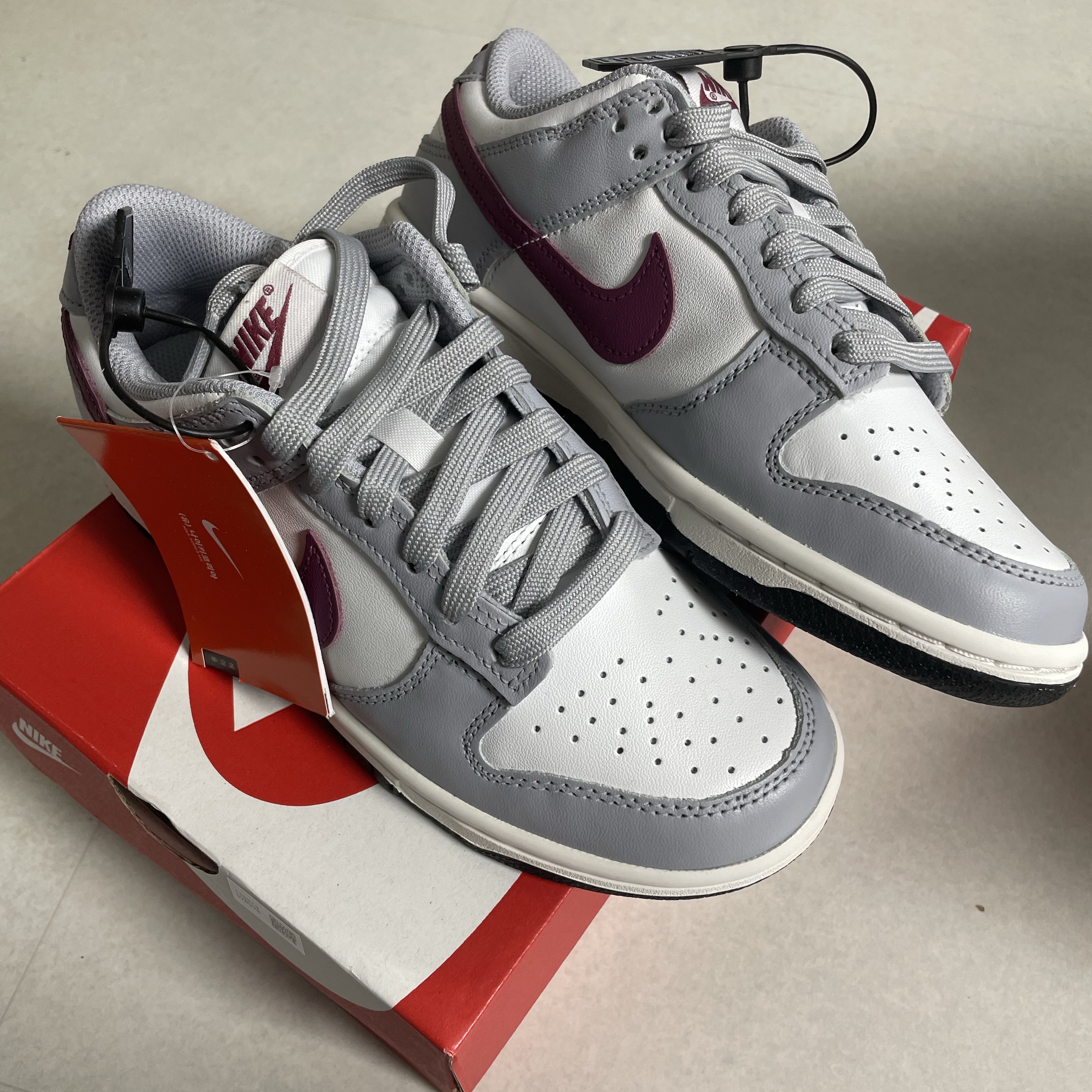 (W) Nike Dunk Low Wolf Grey Rosewood 착용 스타일