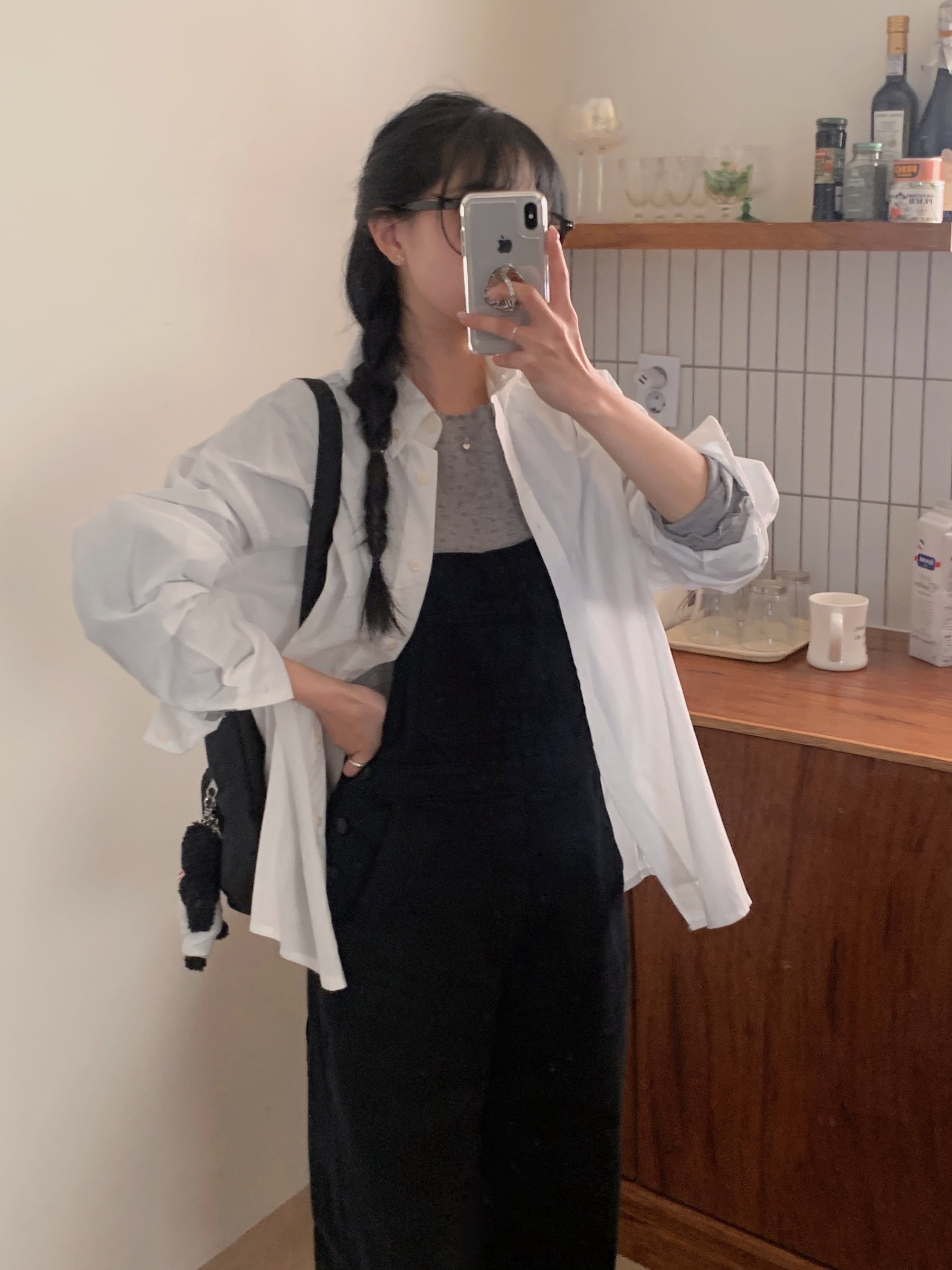 Jansport Half Pint Mini Backpack Black, Monamhee Beulpingi Keyring with White Pants Black 착용 스타일 - 6
