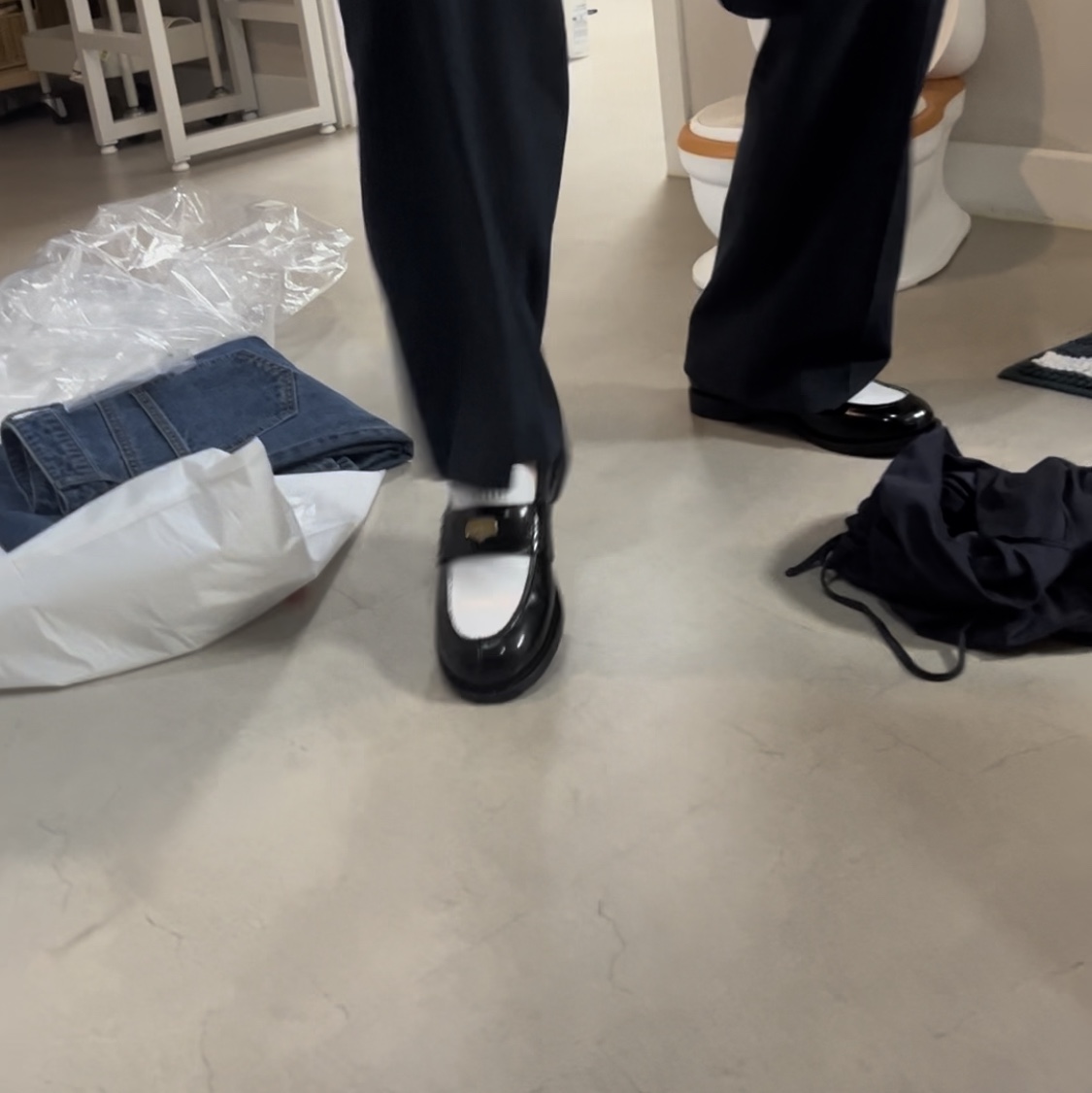 (W) Miu Miu Leather Penny Loafers Black White 착용 스타일