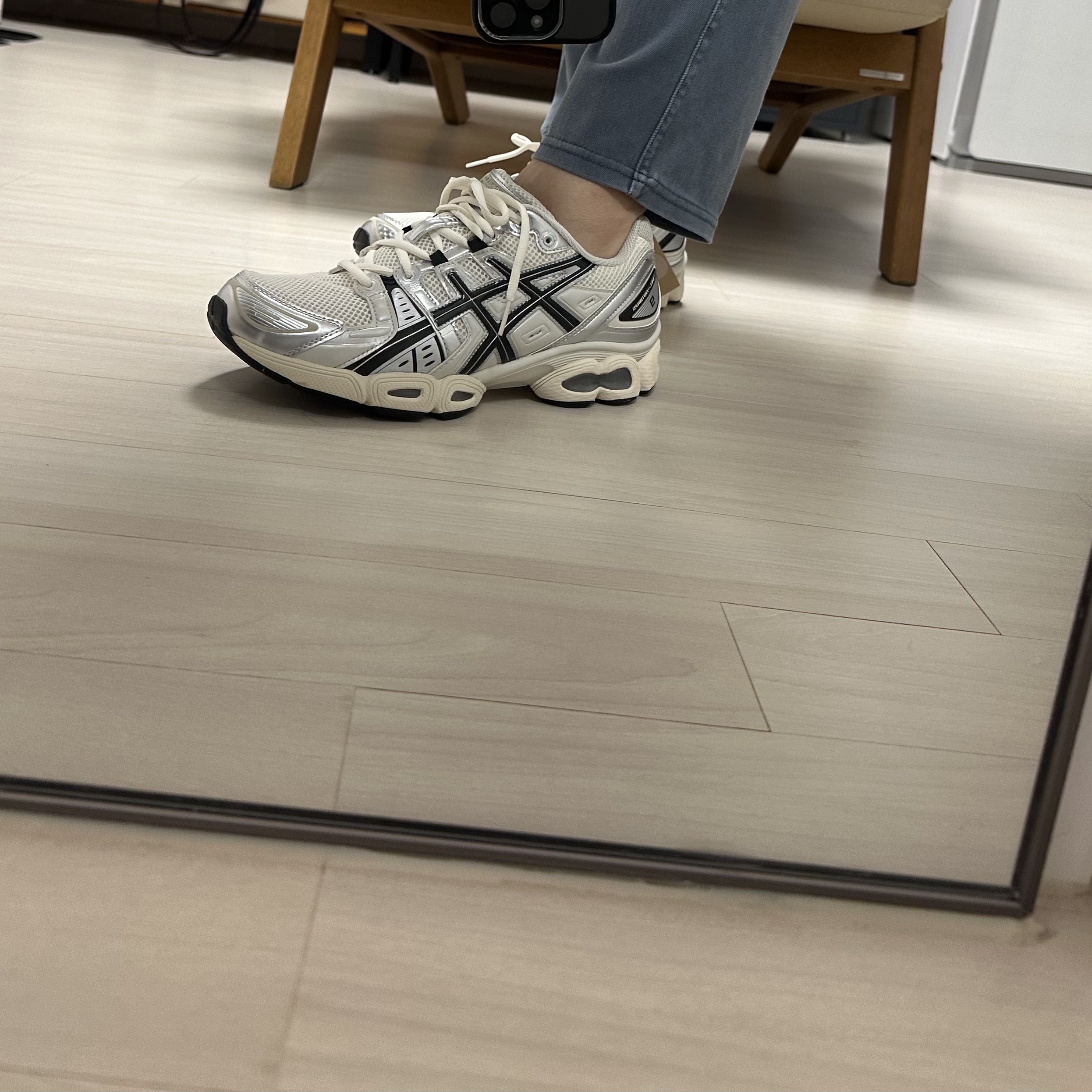 Asics Gel-Nimbus 9 Cream Black 착용 스타일 - 3