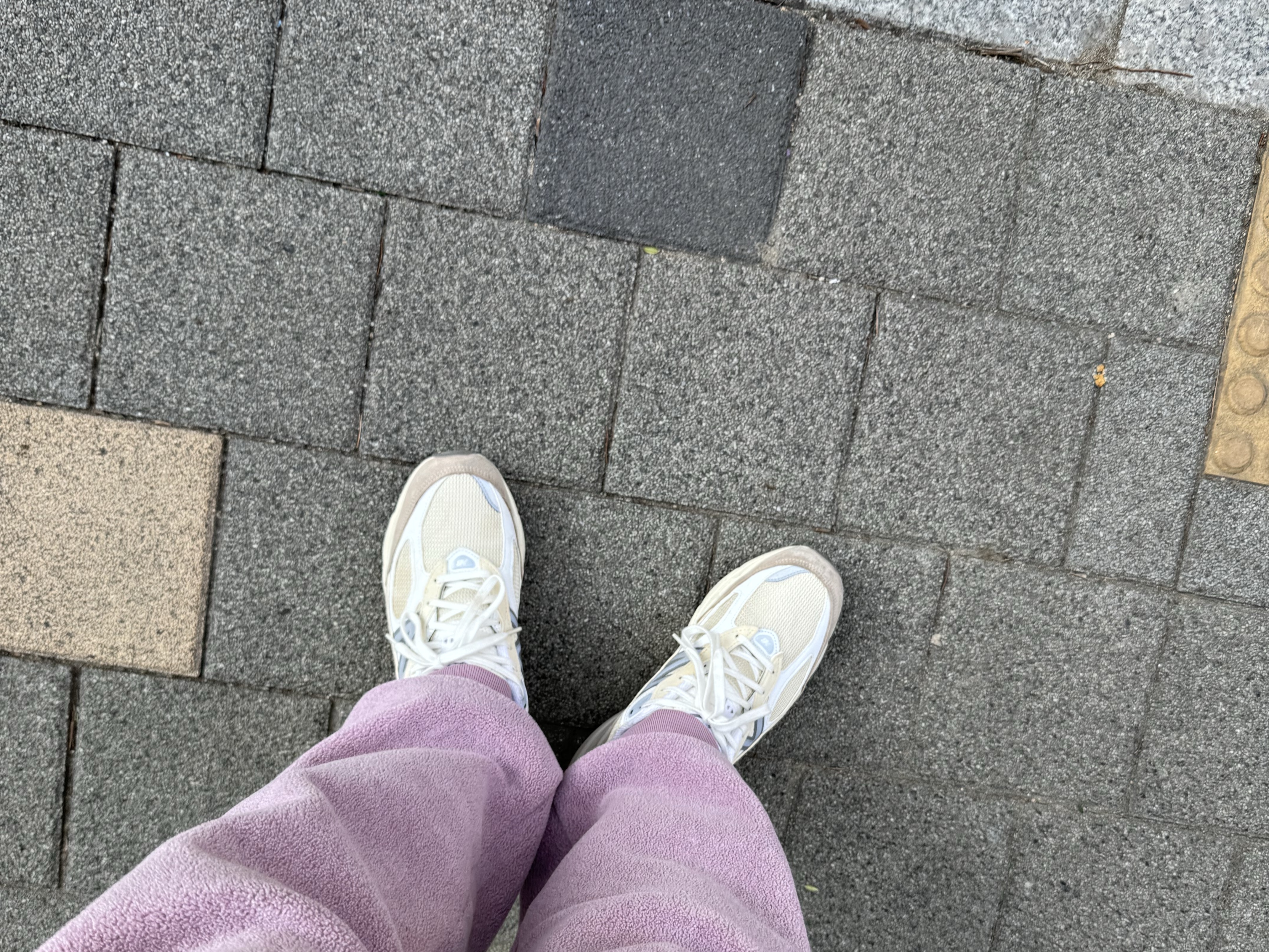 New Balance 990v6 Made in USA Sulphur Green 착용 스타일