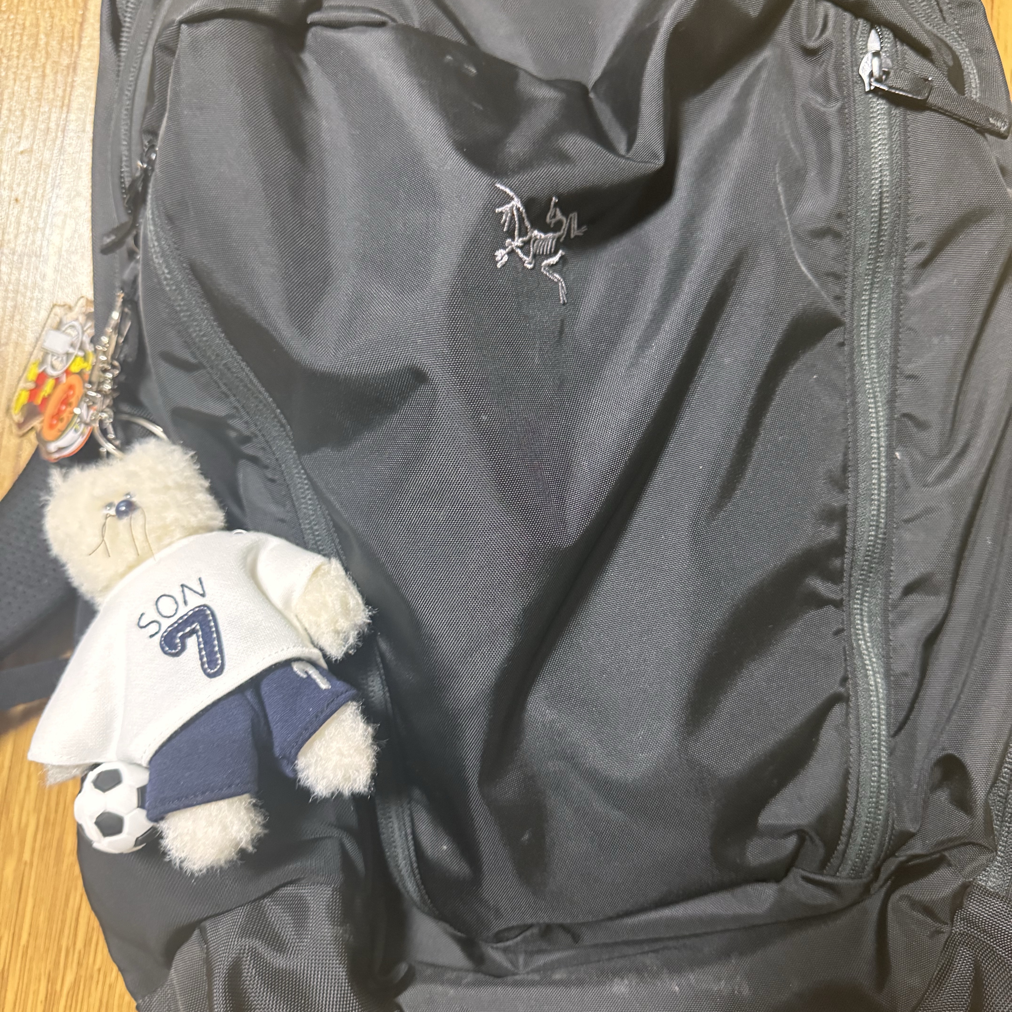 [예약 배송] NOS7 x Monamhee SON.hee Cream, Arc'teryx Mantis 32 Backpack Black 착용 스타일