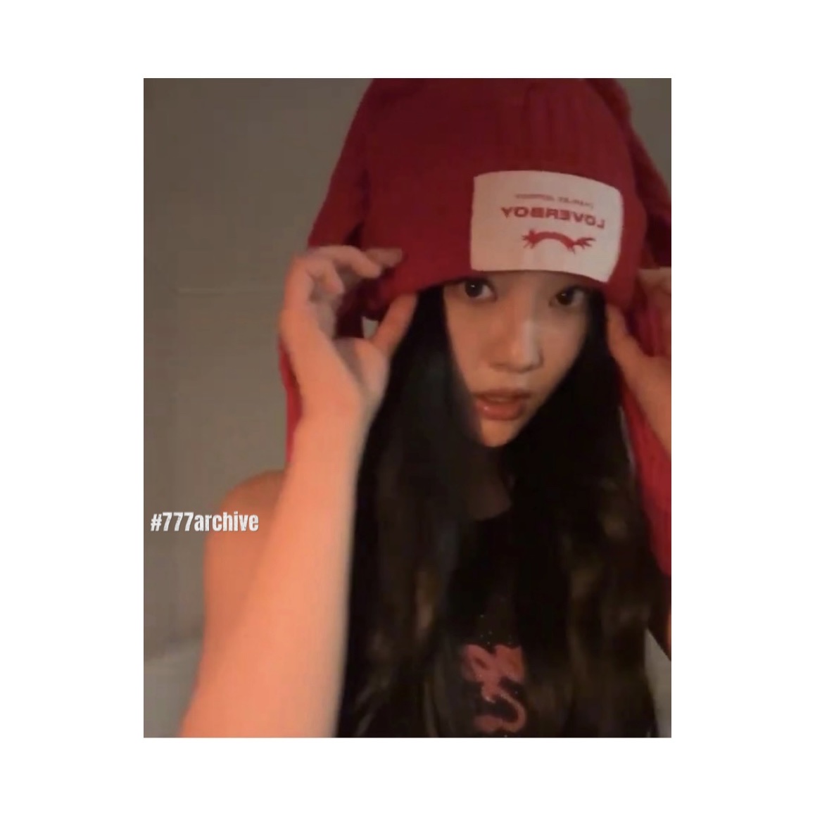 Charles Jeffrey Loverboy Chunky Rabbit Mohair Beanie Red 착용 스타일 - 4