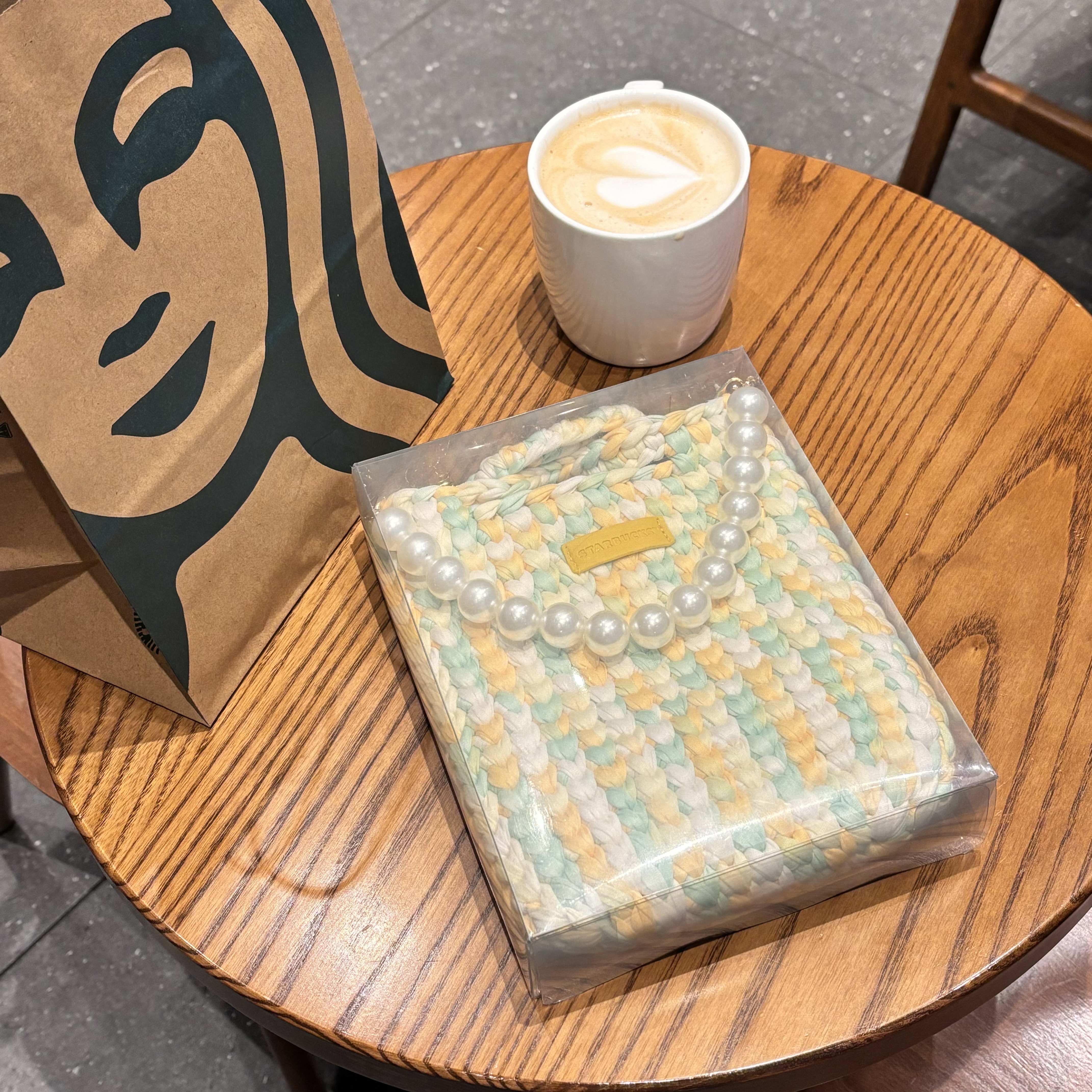 Starbucks Delight Multi Bottle Bag 착용 스타일 - 1