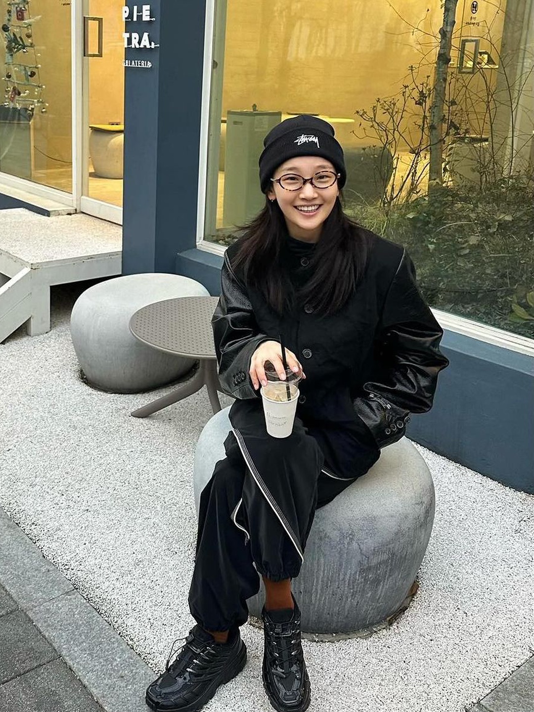 (W) Miu Miu Regard Sunglasses Blue Lenses Honey Tortoiseshell Acetate Standard fit, (W) Miu Miu Regard sunglasses Blue Lenses Honey Tortoiseshell Acetate Alternative fit 착용 스타일 - 3