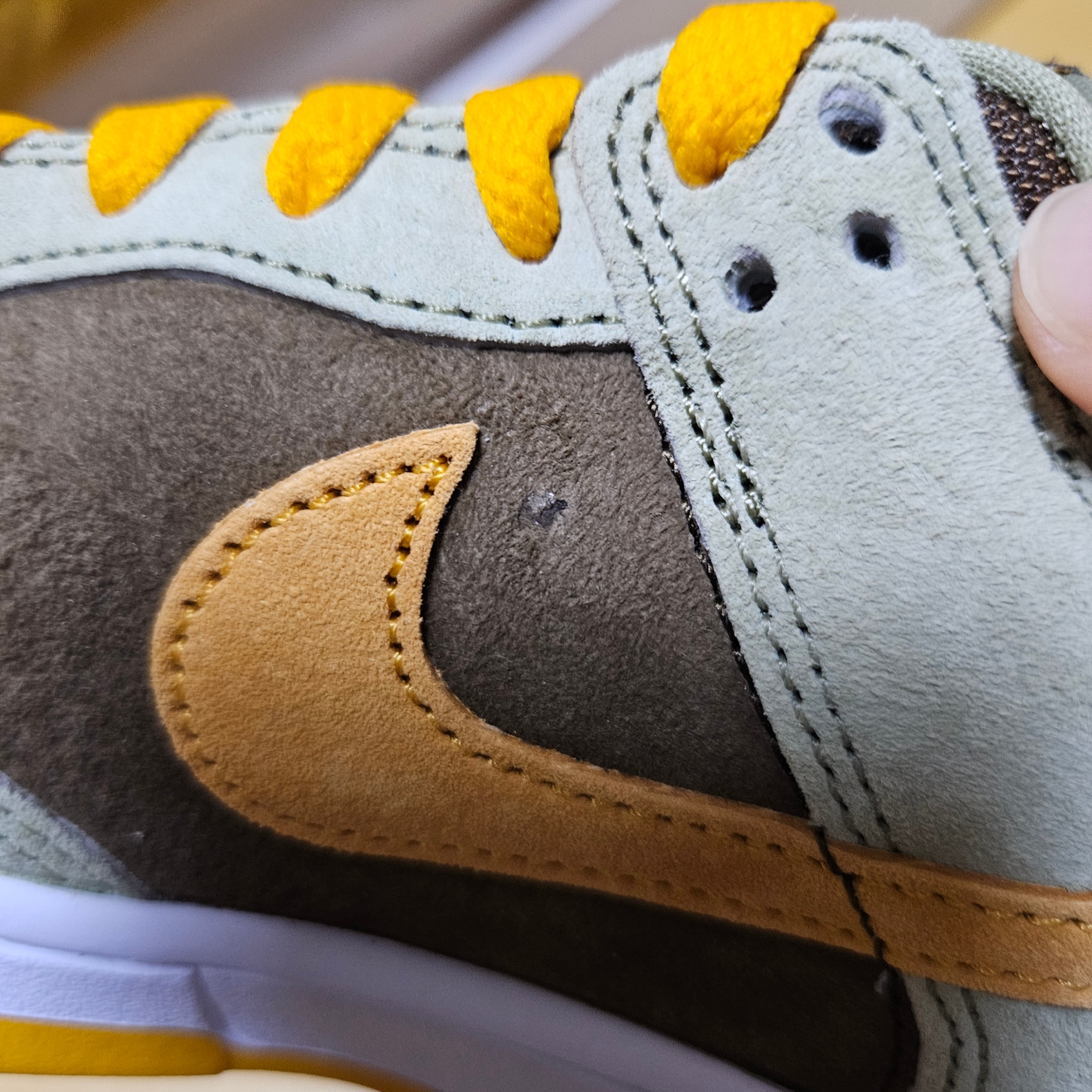 Nike Dunk Low SE Dusty Olive 착용 스타일 - 3