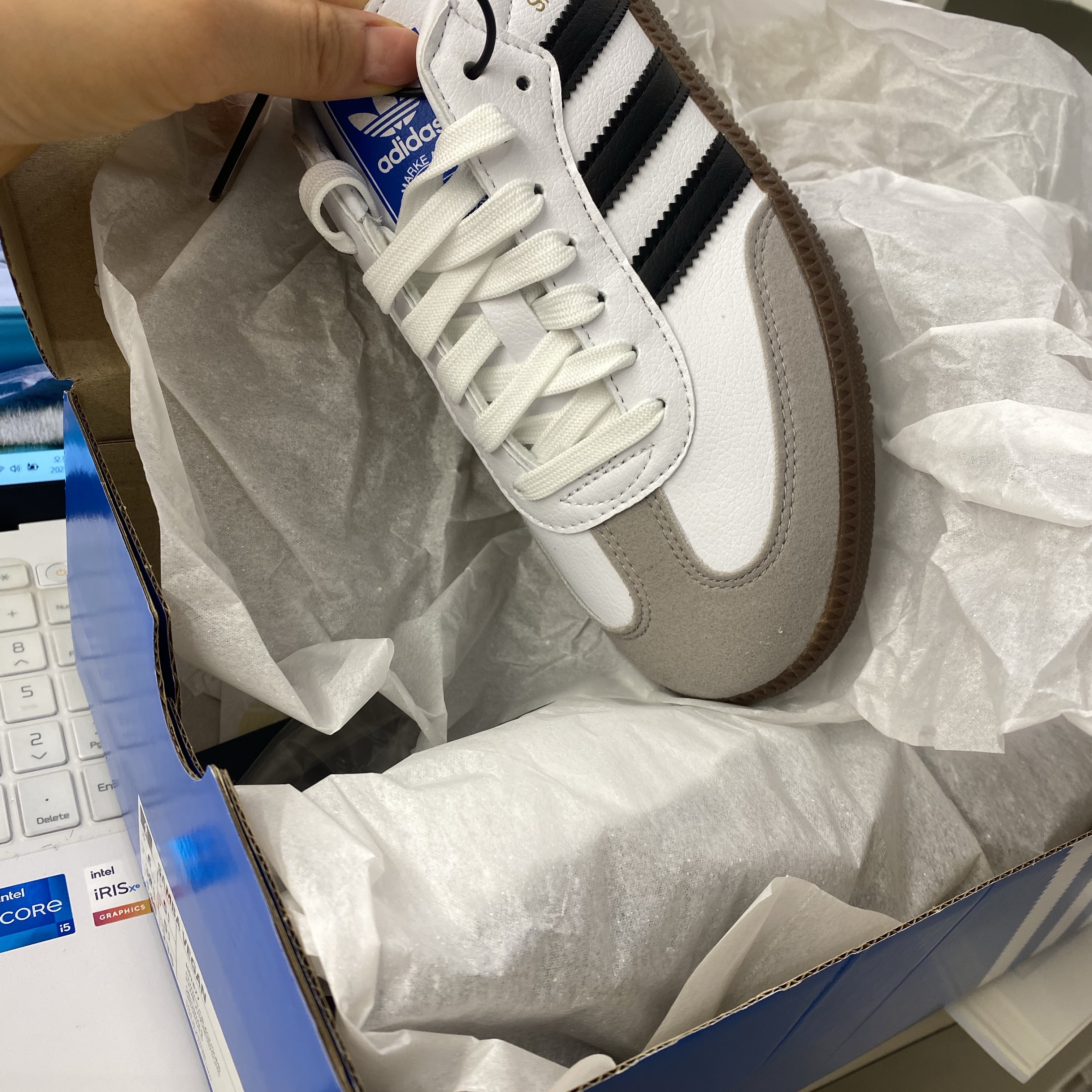 Adidas Samba Vegan White Black 착용 스타일
