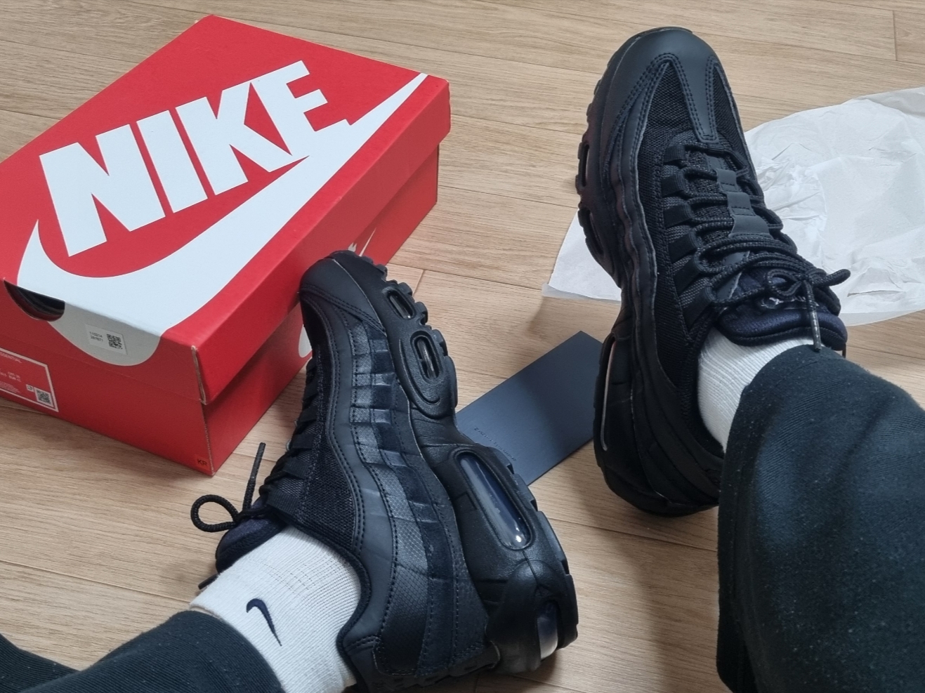 Nike Air Max 95 Essential Triple Black 2020, Nike Air Max 95 Essential Black Anthracite 착용 스타일 - 1