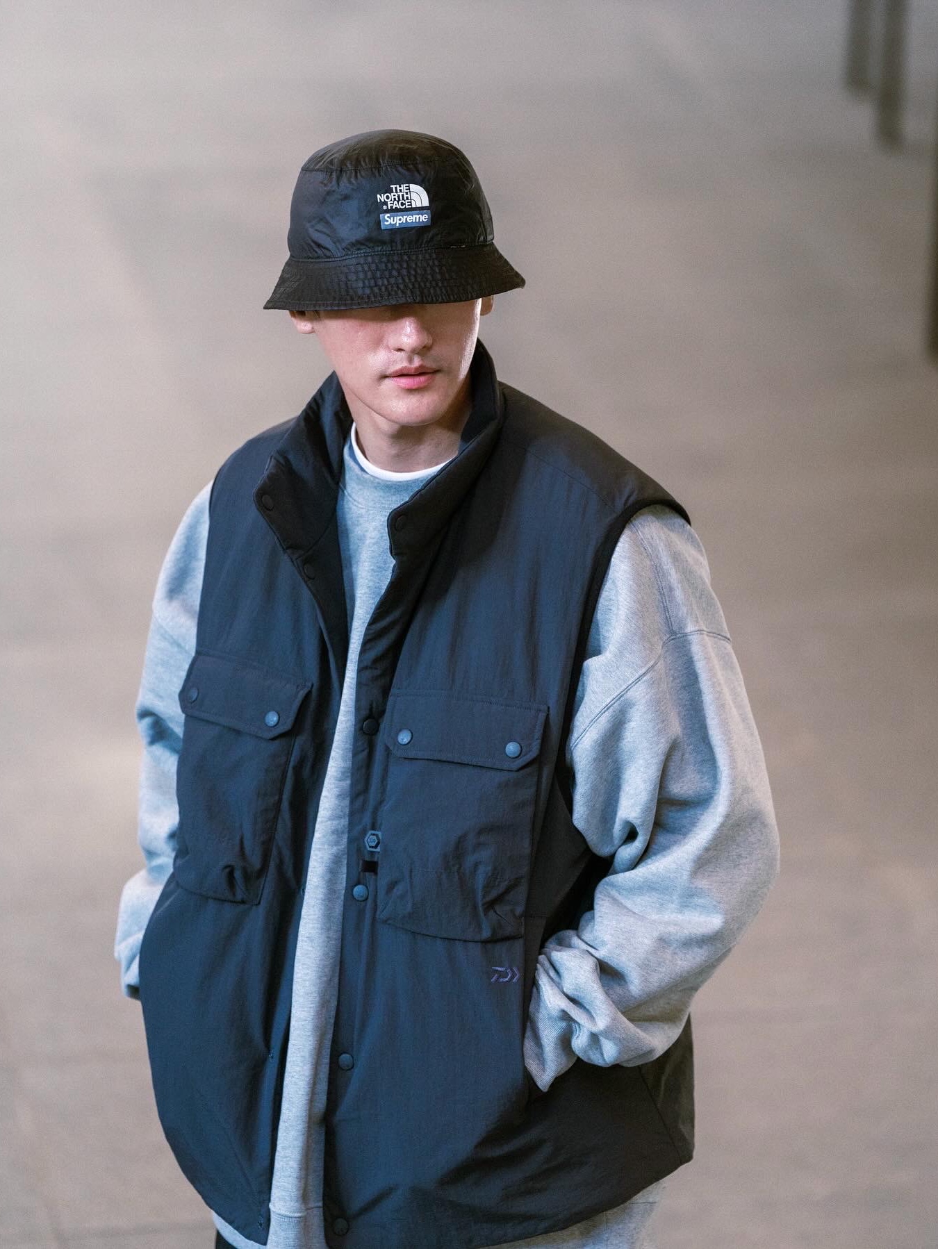 Nike x Comme des Garcons Homme Plus Air Max Sunder SP White Black, Supreme x The North Face Snakeskin Packable Reversible Crusher Black - 18SS 착용 스타일 - 2