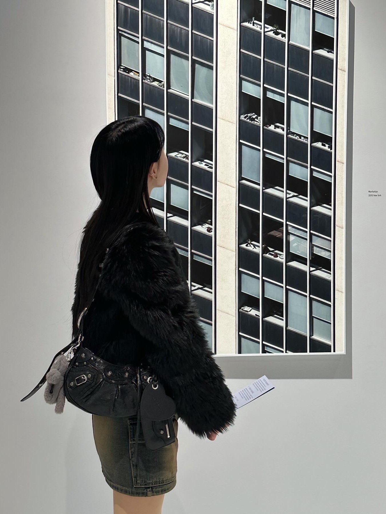 Balenciaga Arena Lambskin Le Cagole XS Shoulder Bag Black 착용 스타일 - 2