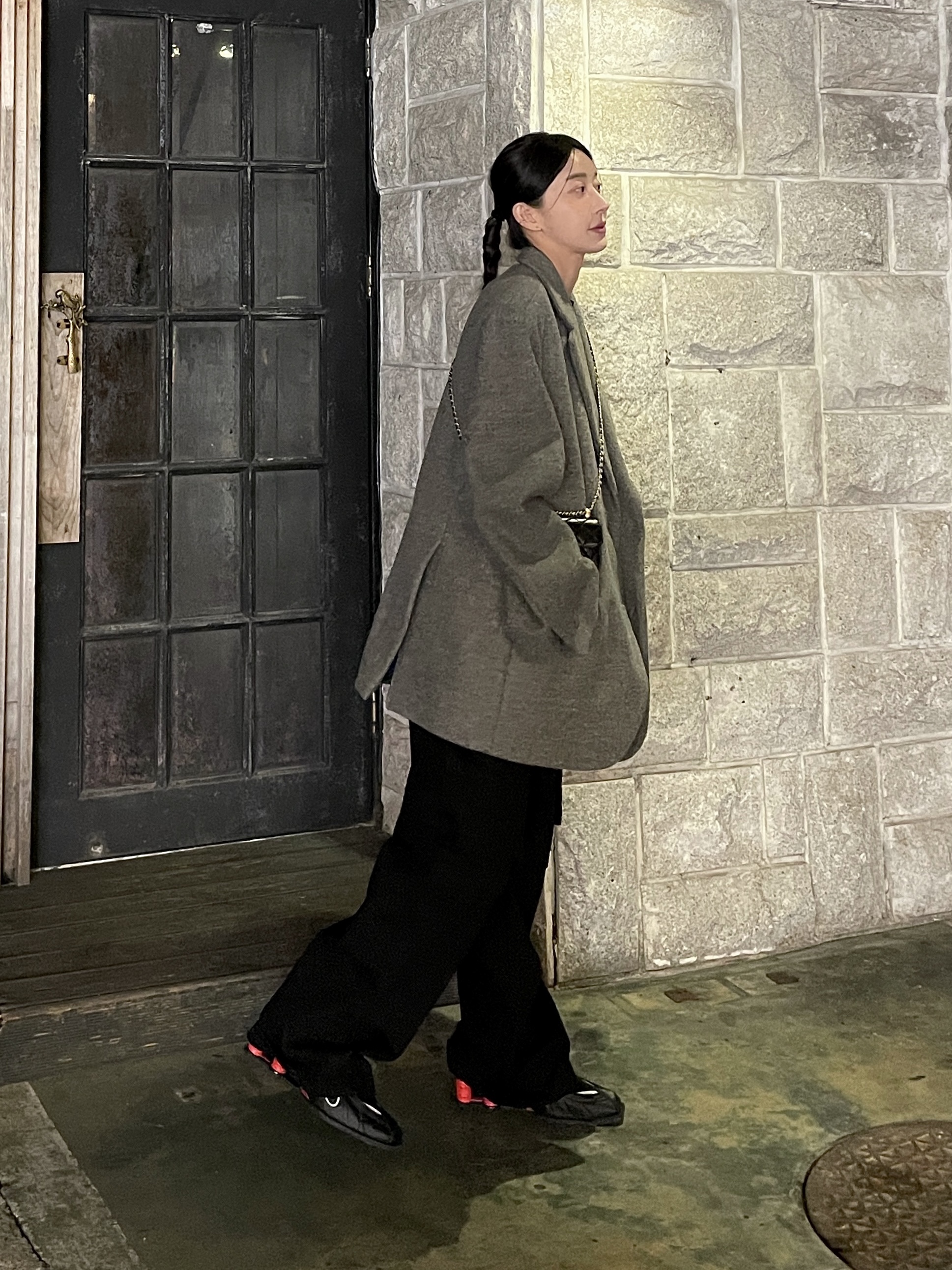 Nike x Martine Rose Shox MR4 Black, Chanel Mini Flap Bag Calfskin & Gold Black 착용 스타일 - 1