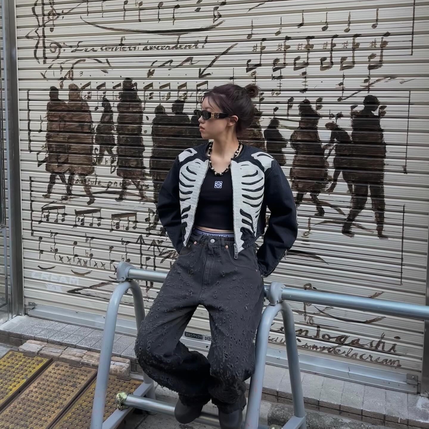 Kapital 14 oz. Black X Black Denim Motocross Bone Jacket Black, MM6 Maison Margiela Destroyed Wide Denim Pants Black 착용 스타일 - 1