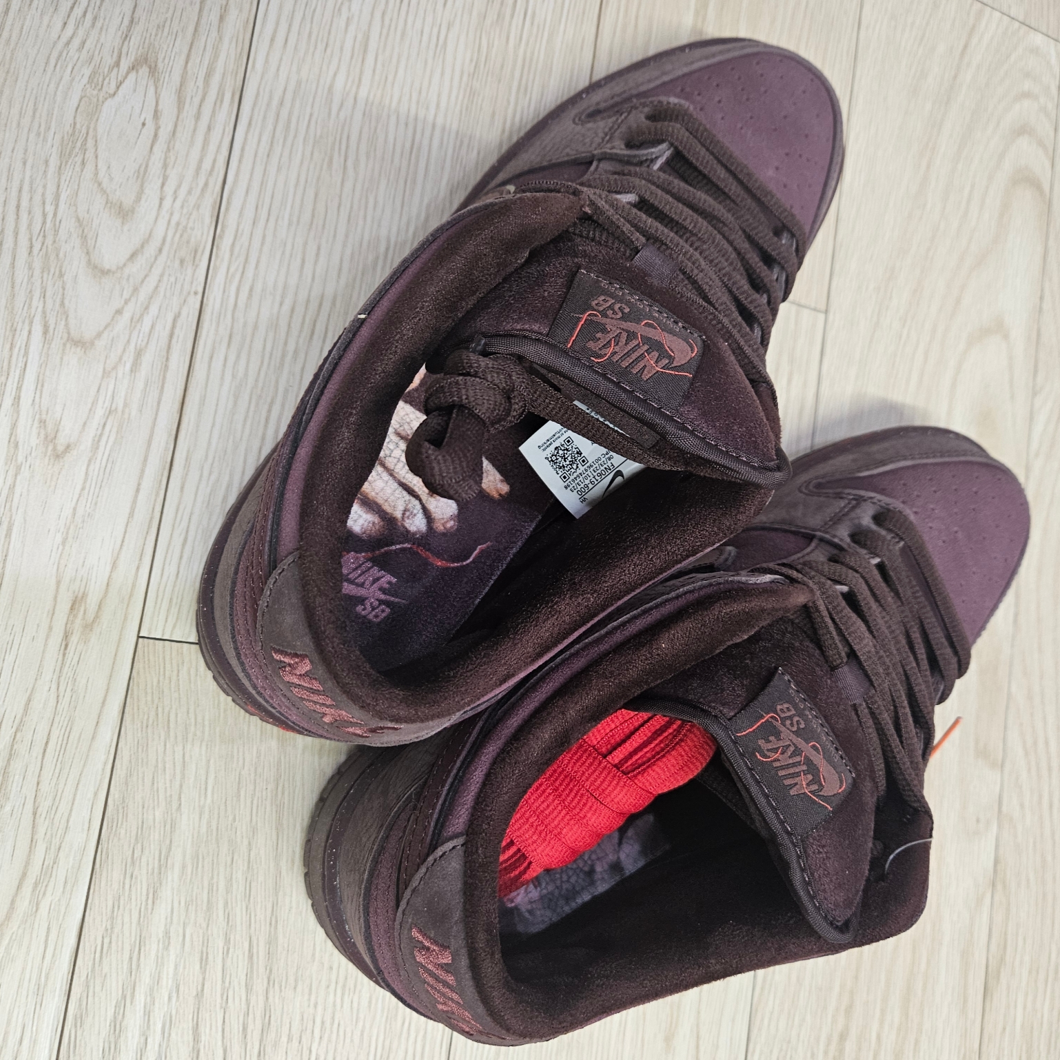 Nike SB Dunk Low PRM Burgundy Crush 착용 스타일 - 2