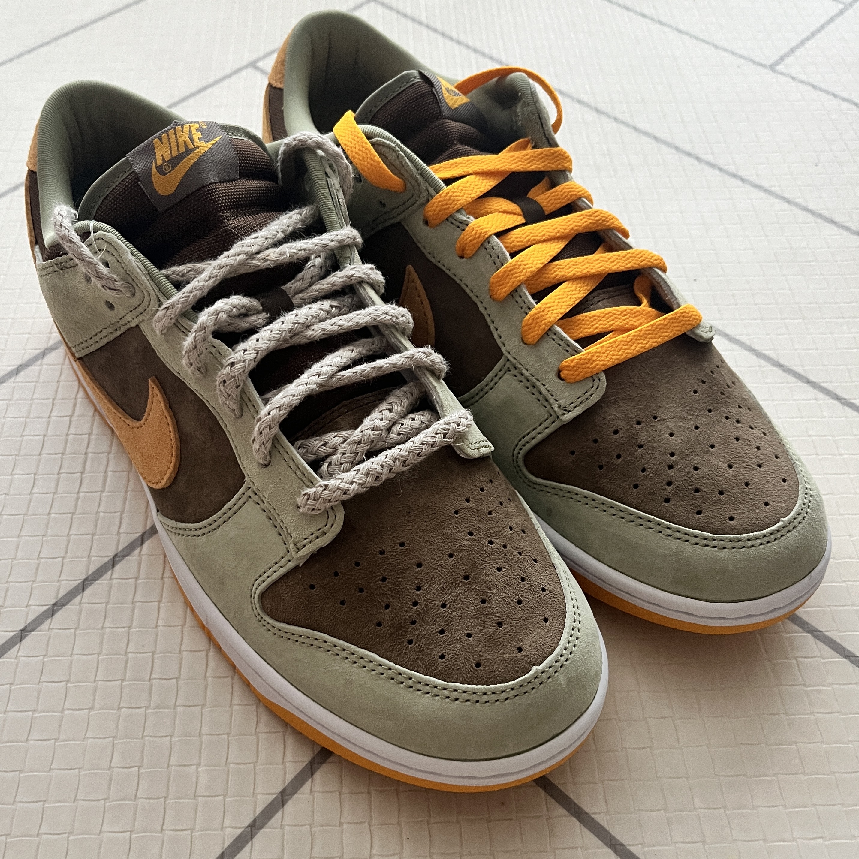 Nike Dunk Low SE Dusty Olive, Jordan 1 x Zion Williamson Retro Low OG Flax and Oil Green 착용 스타일 - 5