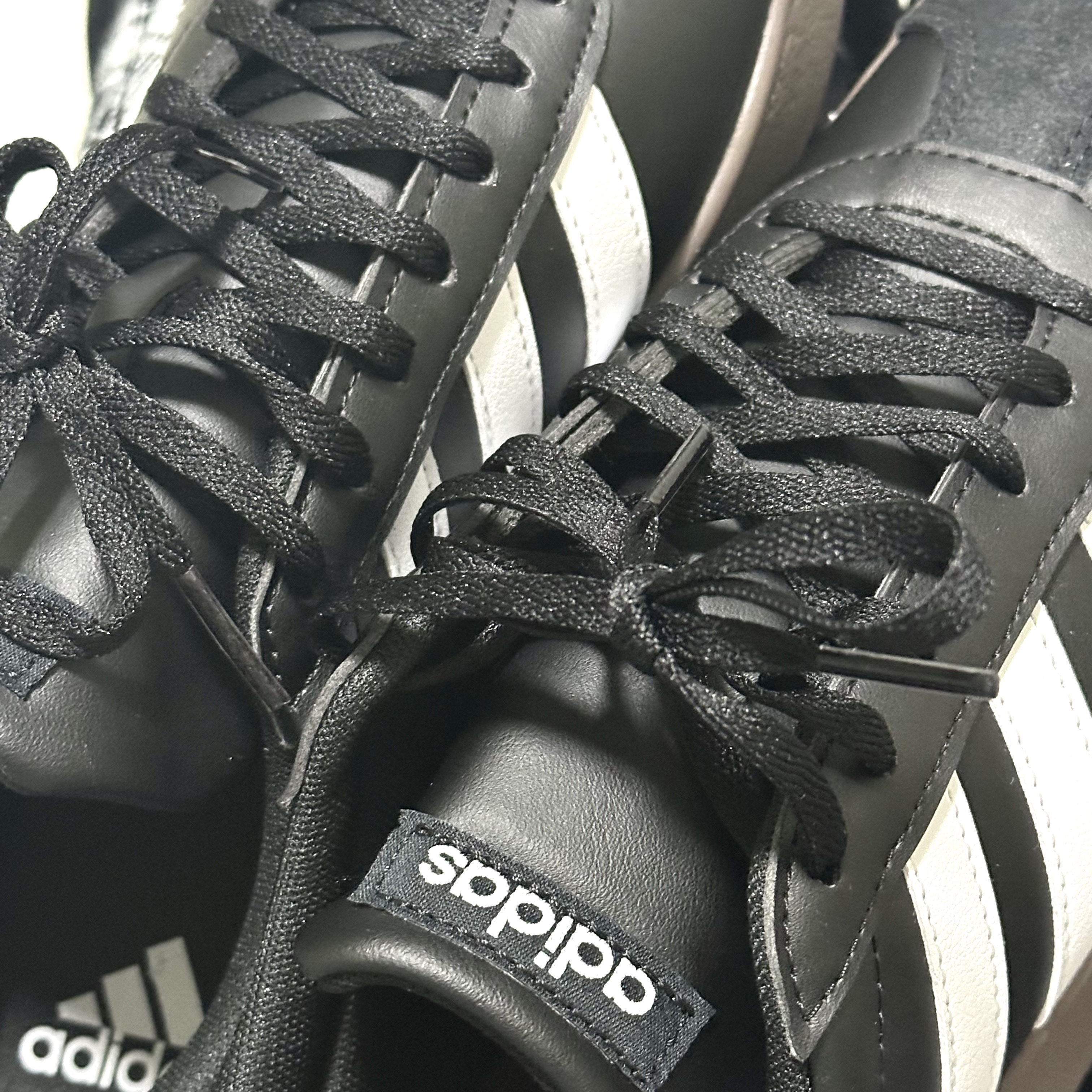 Adidas VL Court Base Core Black Cloud White 착용 스타일