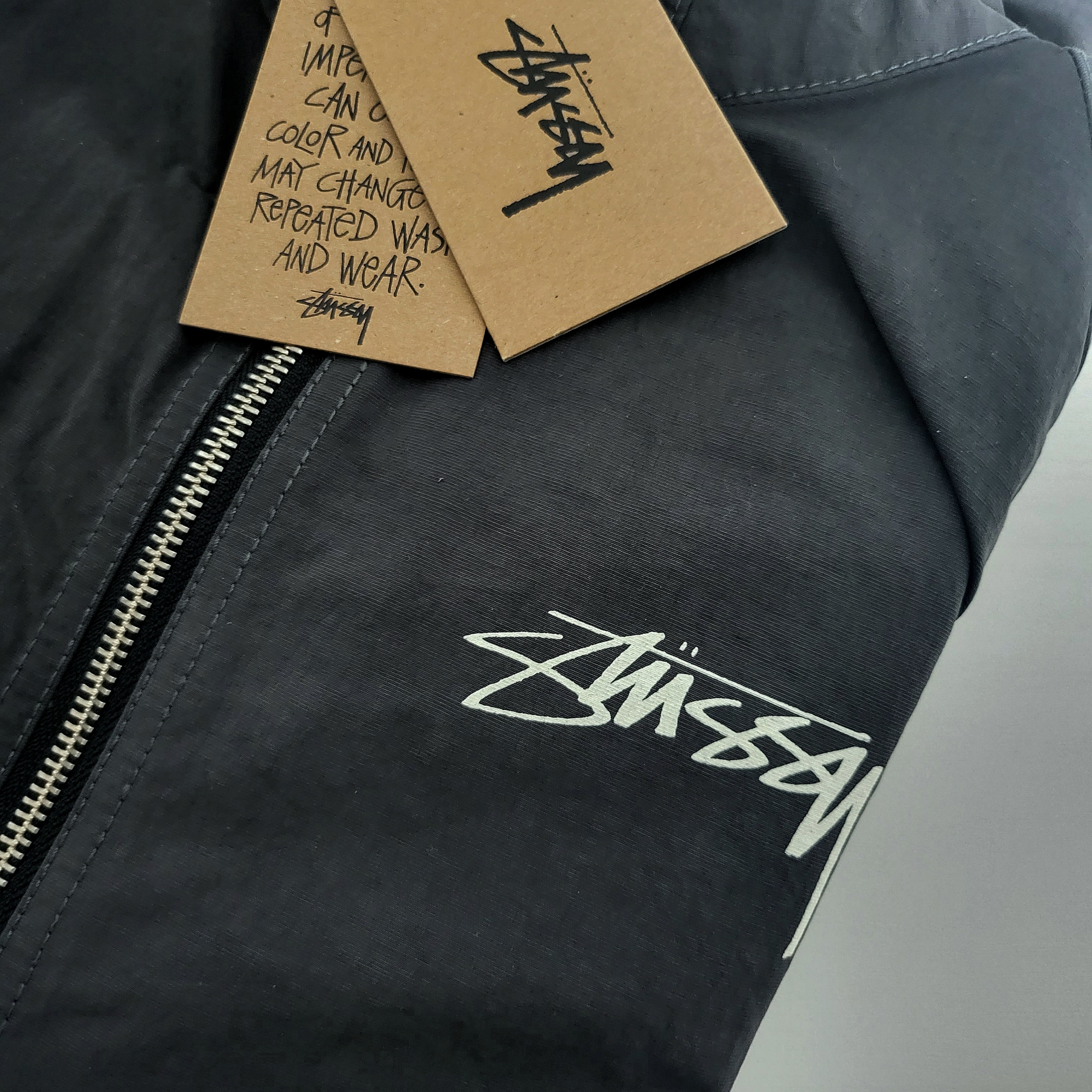 Stussy Wave Dye Beach Shell Jacket Black 착용 스타일