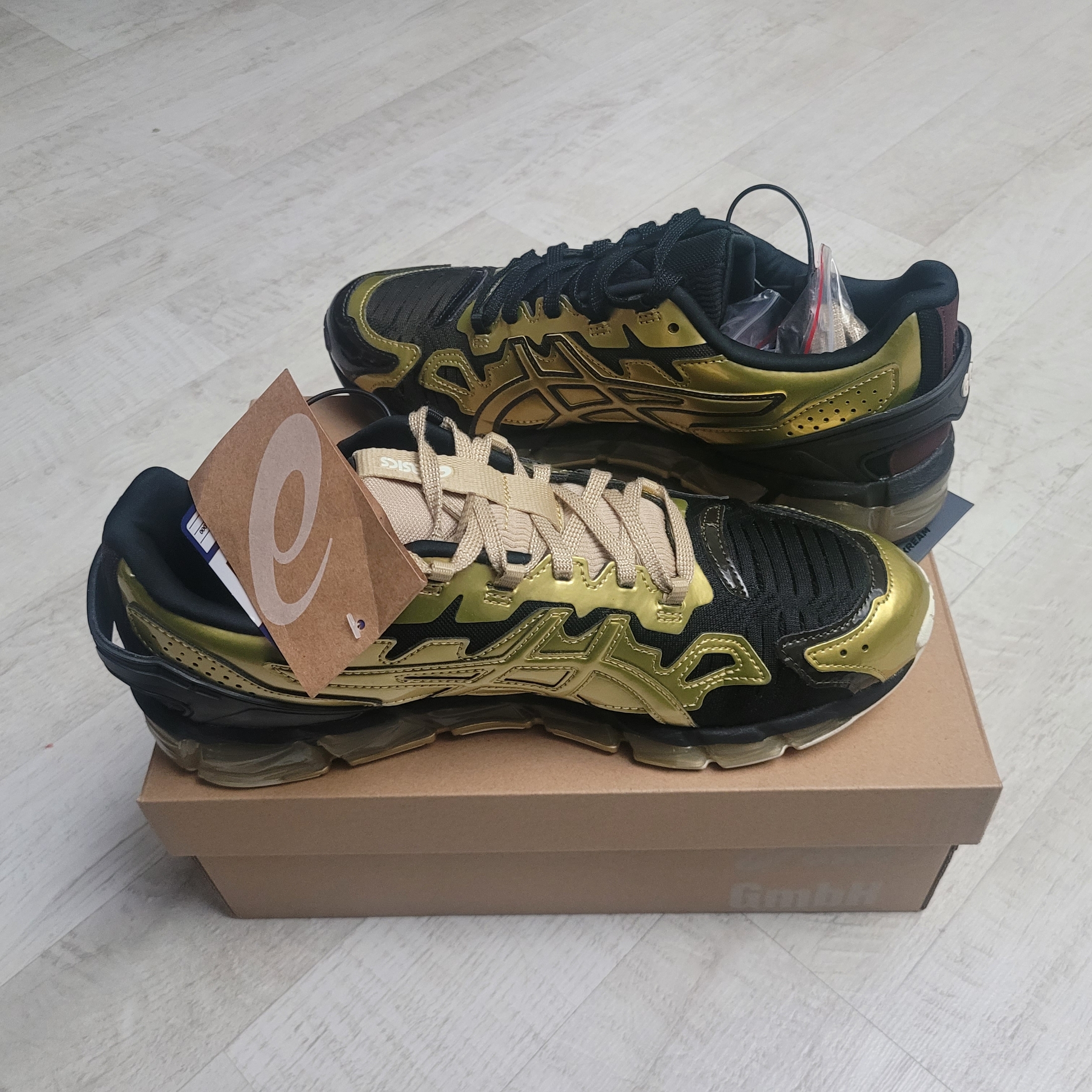 Asics x GmbH Gel-Quantum 360 6 Rich Gold Black Coffee 착용 스타일 - 3