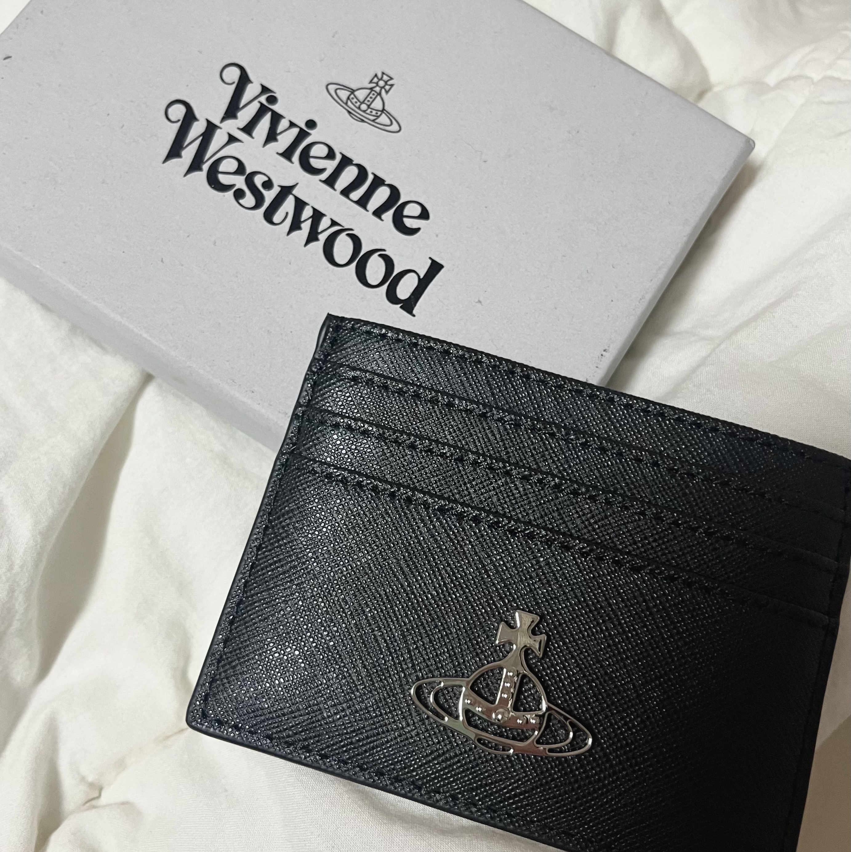 Vivienne Westwood Logo Card Holder Black 착용 스타일