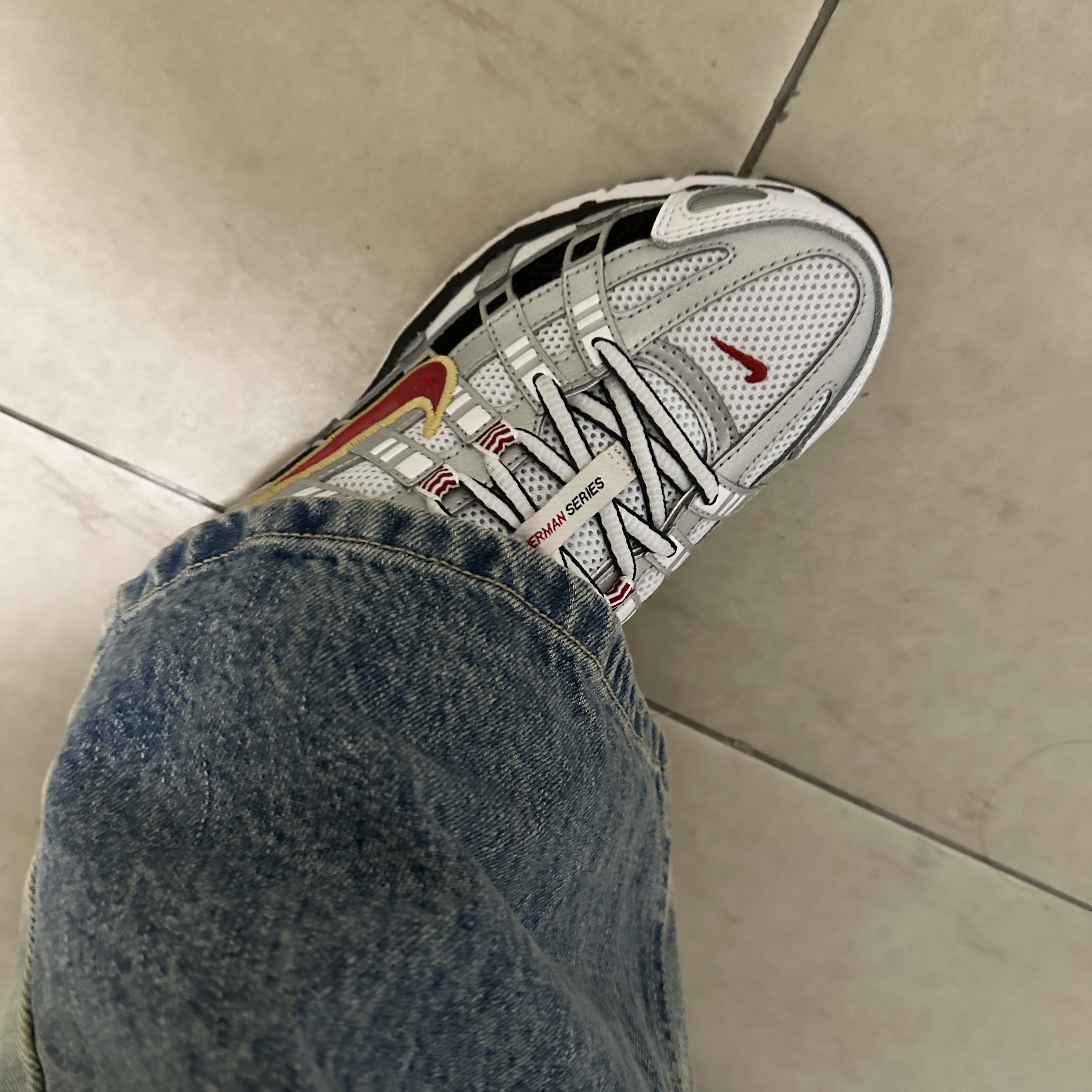 (W) Nike P-6000 Metallic Silver Red 착용 스타일