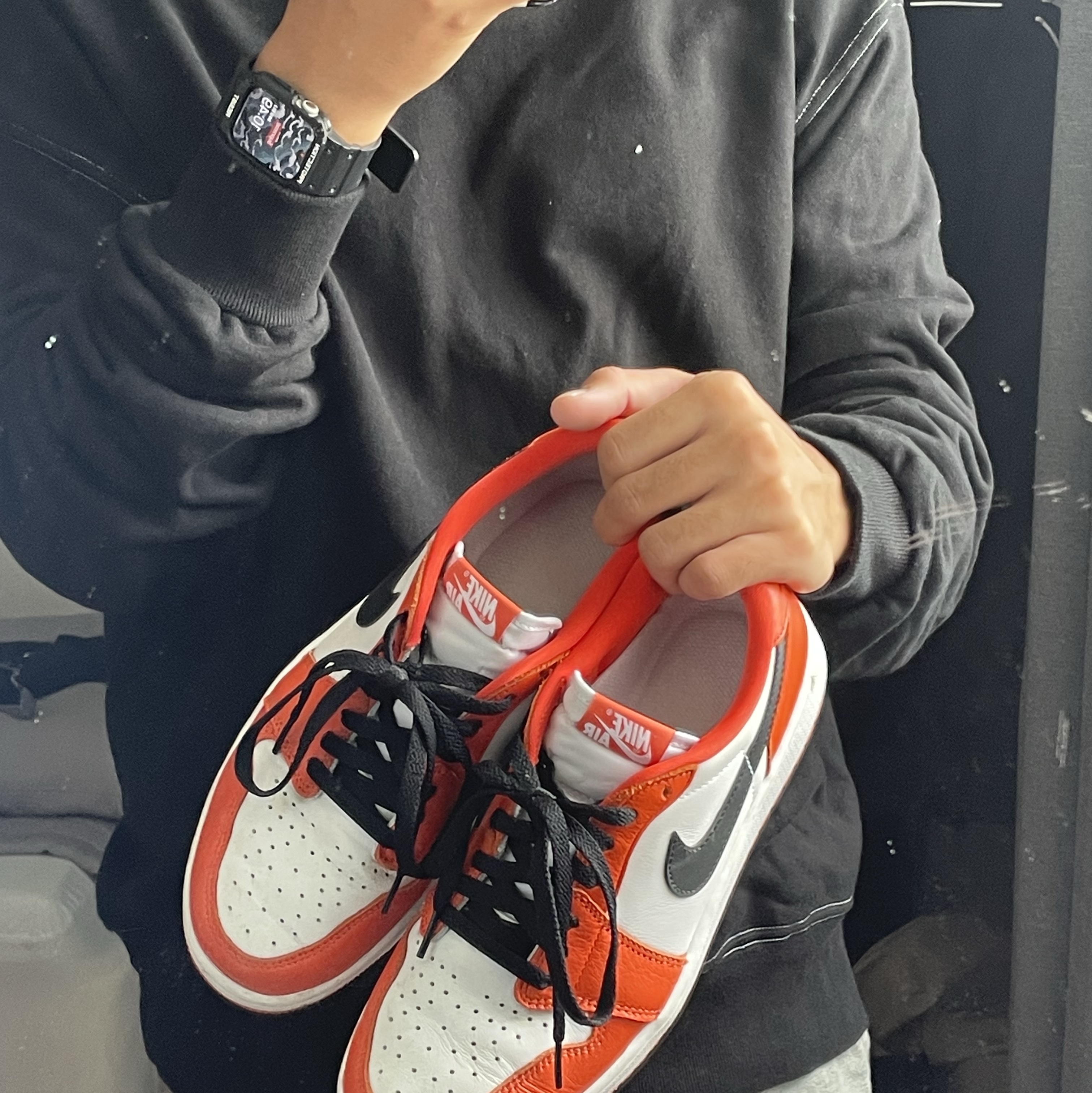 Converse Chuck 70 Hi Black, Apple AirPods Pro 2nd Gen (Korean Ver.) 착용 스타일 - 2