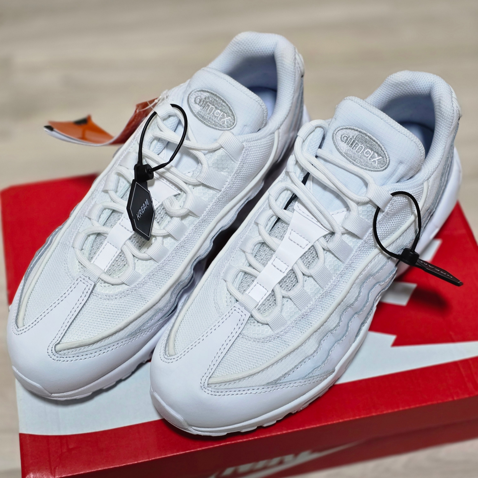 Nike Air Max 95 Essential Triple White 착용 스타일 - 1