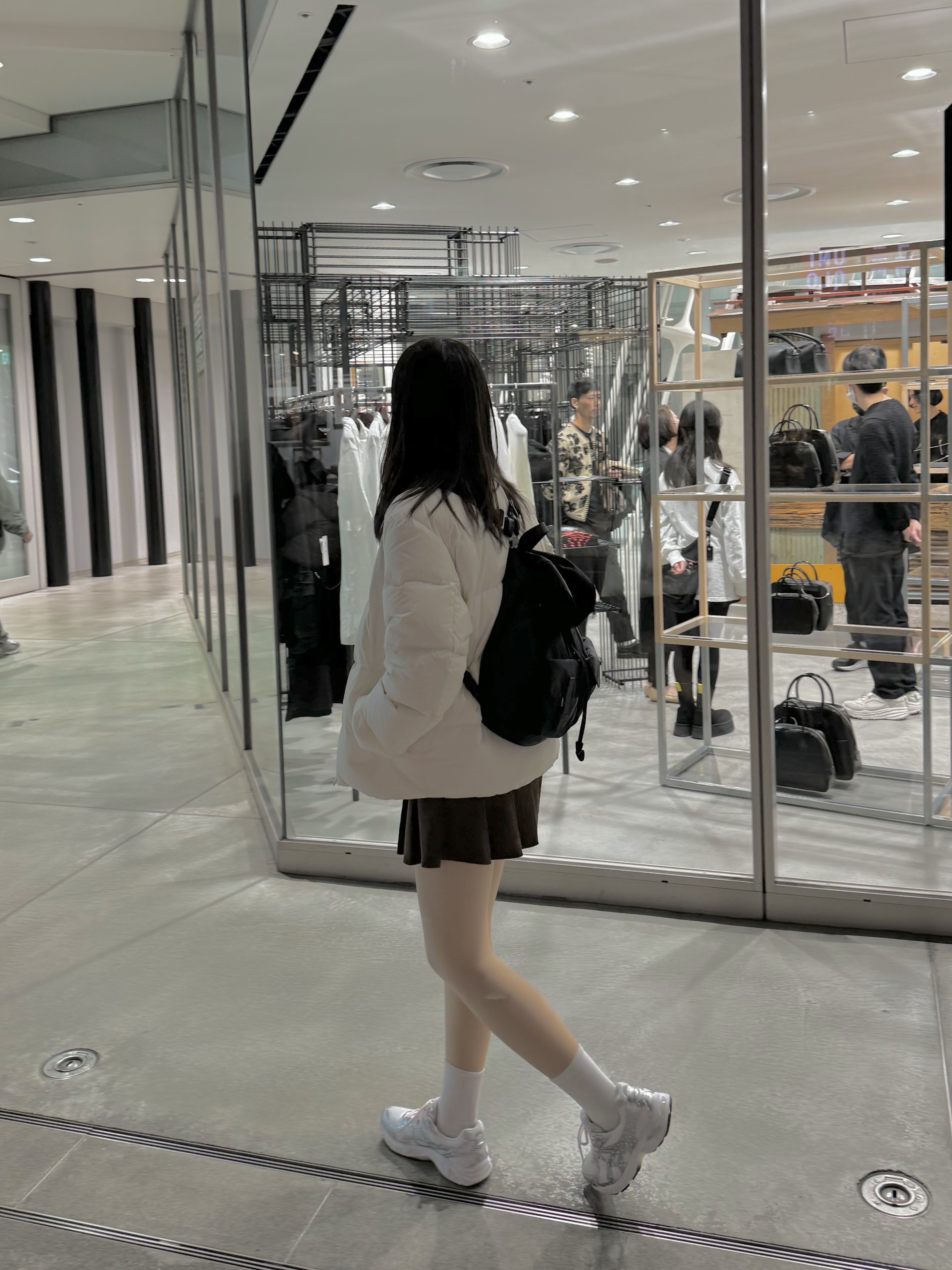 Prada Re-Nylon Medium Backpack Black, Asics x Papergirl Paris x Beams GT-2160 White Silver 착용 스타일