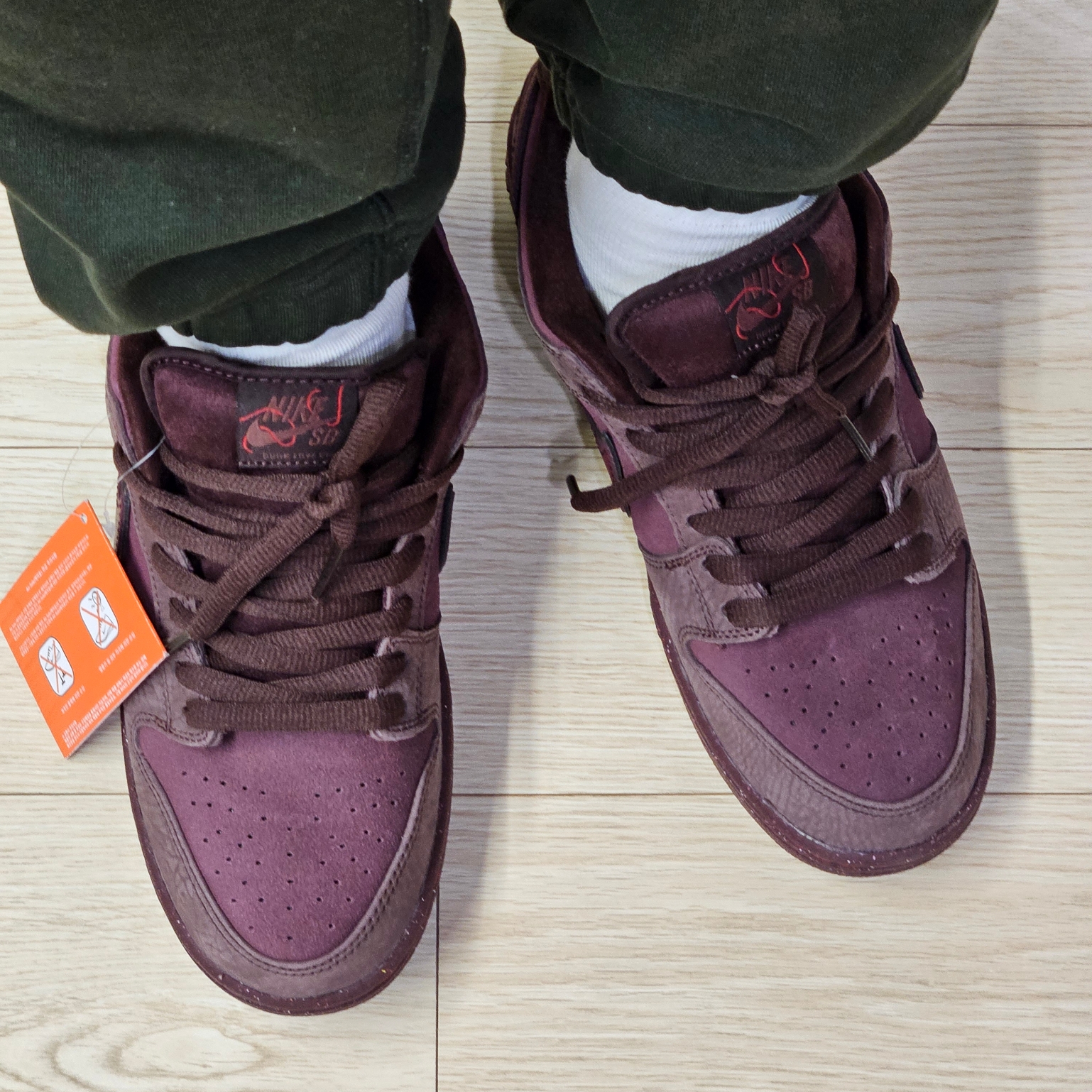 Nike SB Dunk Low PRM Burgundy Crush 착용 스타일 - 3