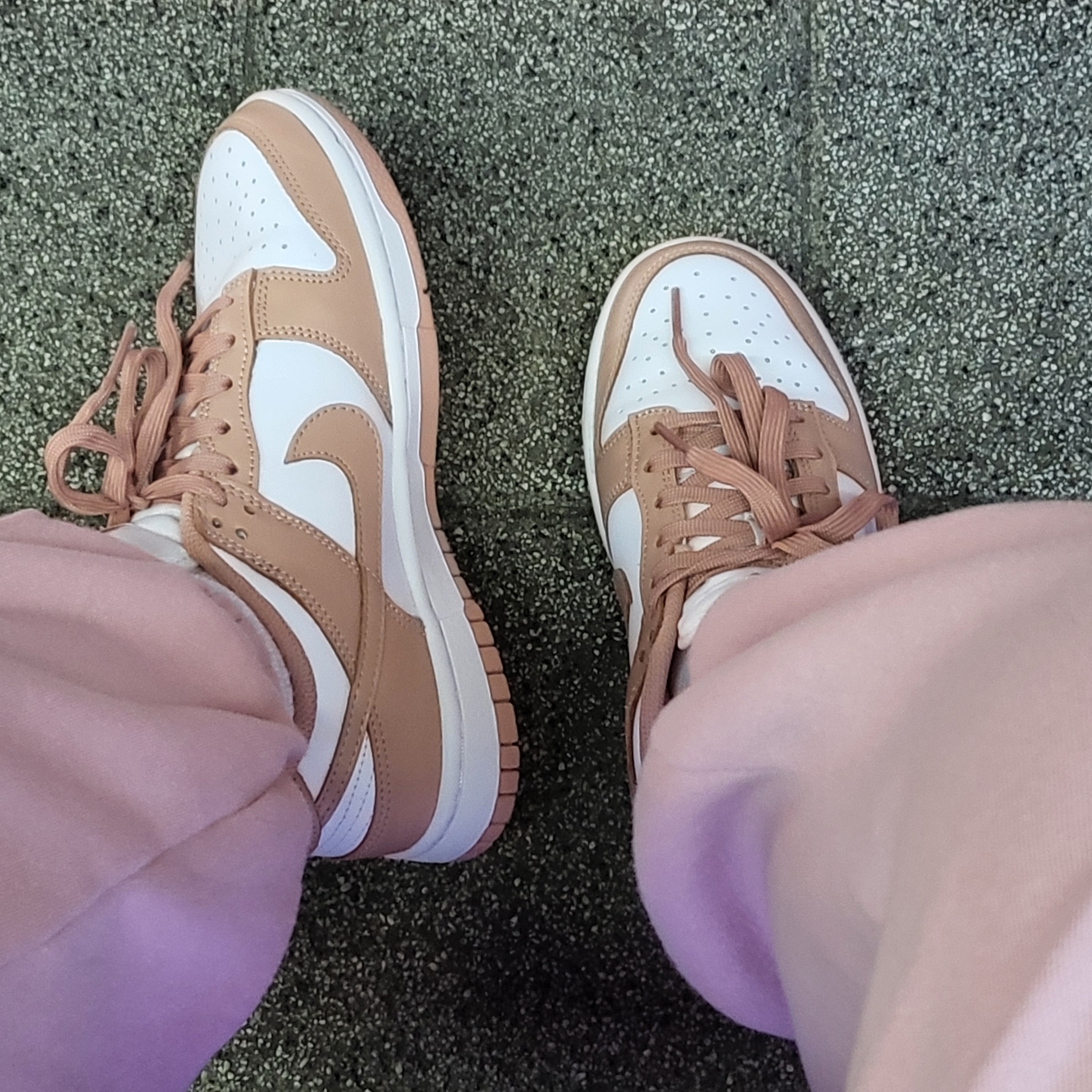 (W) Nike Dunk Low Rose Whisper 착용 스타일 - 1