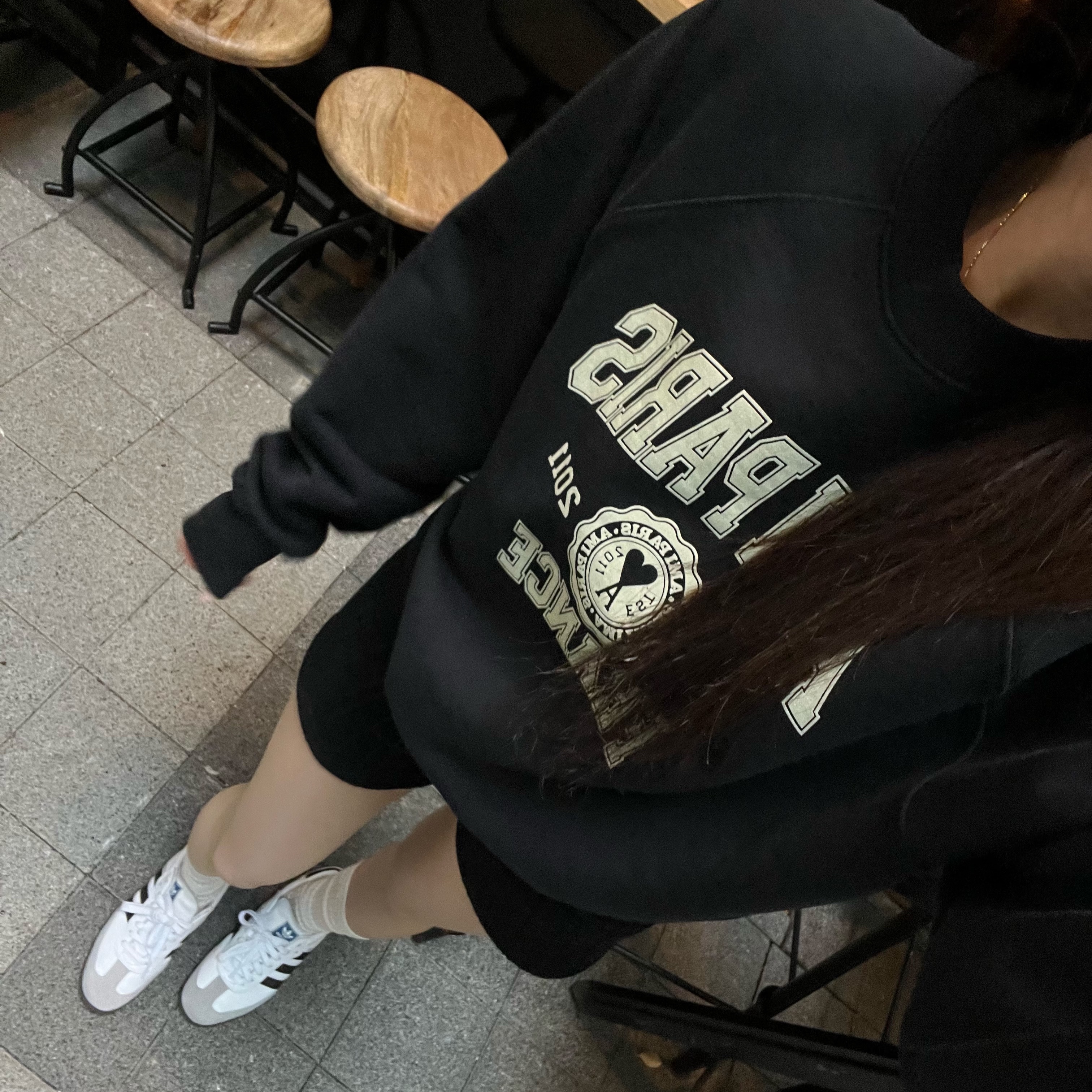 AMI Paris France Sweatshirt Black, Adidas Samba OG Cloud White 착용 스타일 - 4