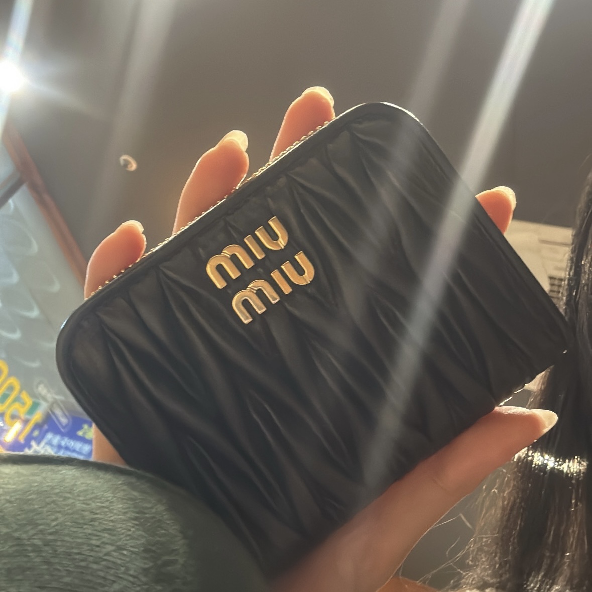 Miu Miu Matelasse Nappa Leather Coin Purse Black 착용 스타일