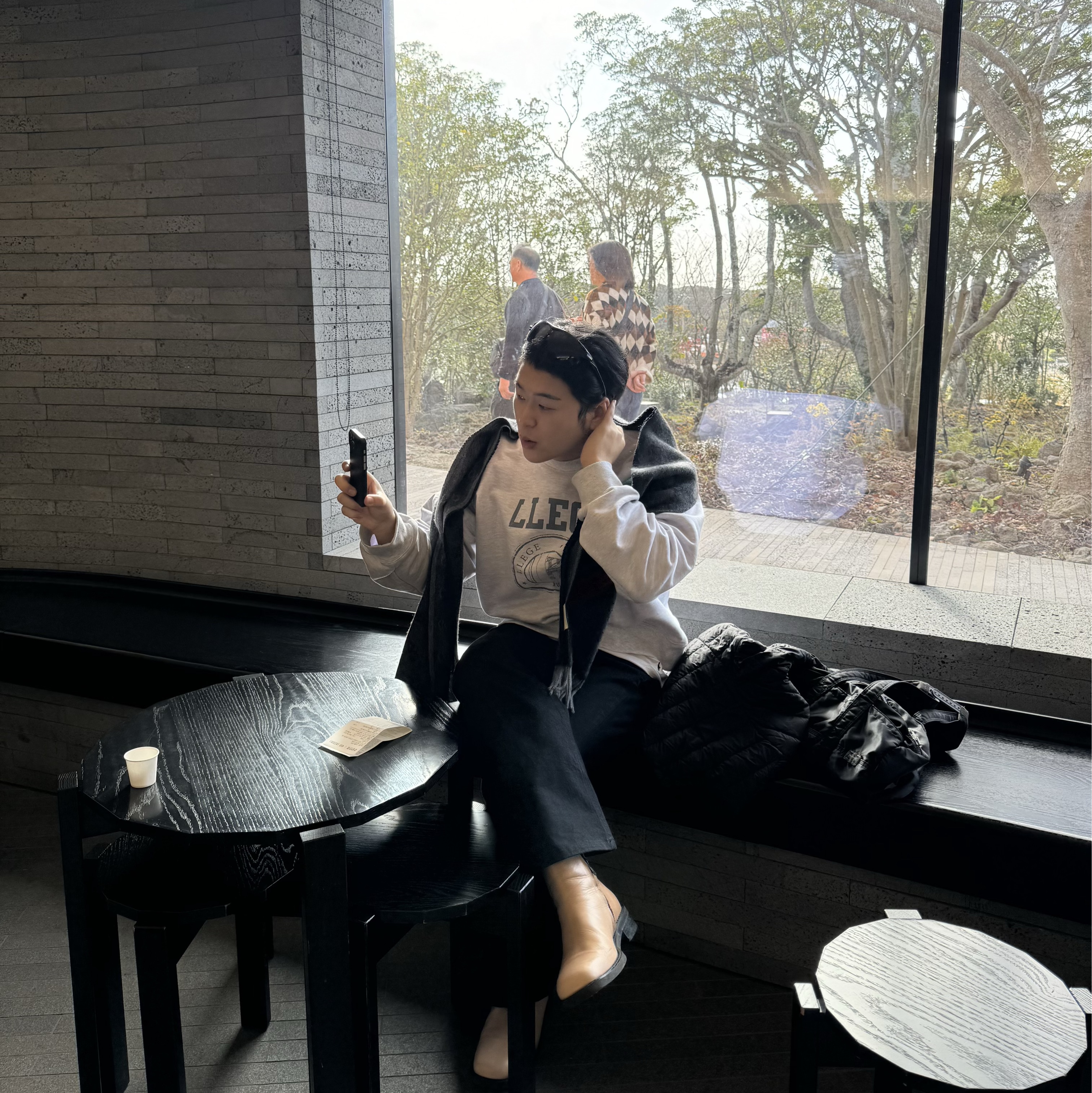 [KREAM 단독] STU Flared Denim Pants Black, Gucci GG Wool Cashmere Scarf Grey 착용 스타일