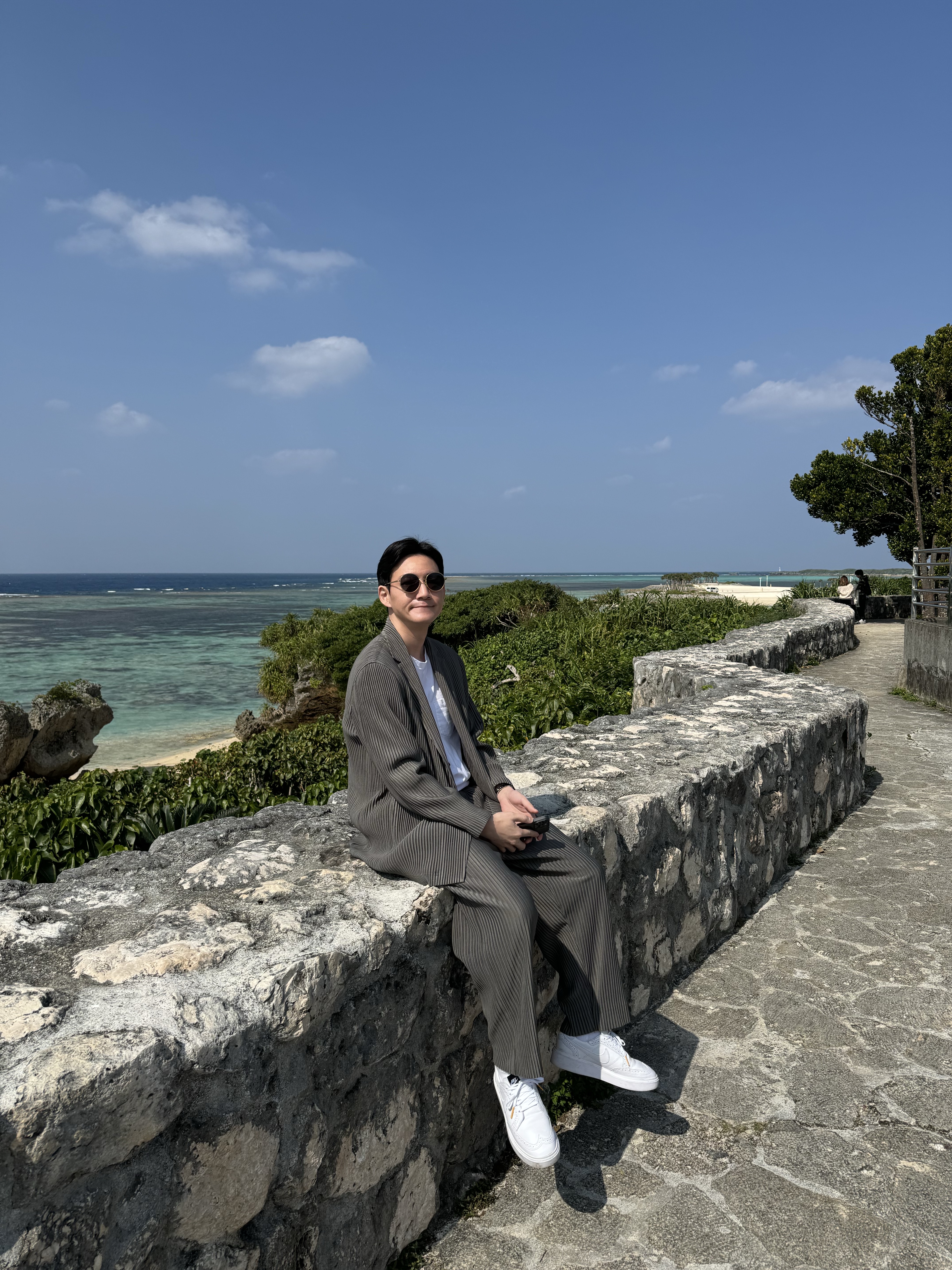 Homme Plisse Issey Miyake Straight Basics Pants Light Grey, Homme Plisse Issey Miyake Basics Cardigan Light Grey 착용 스타일 - 4