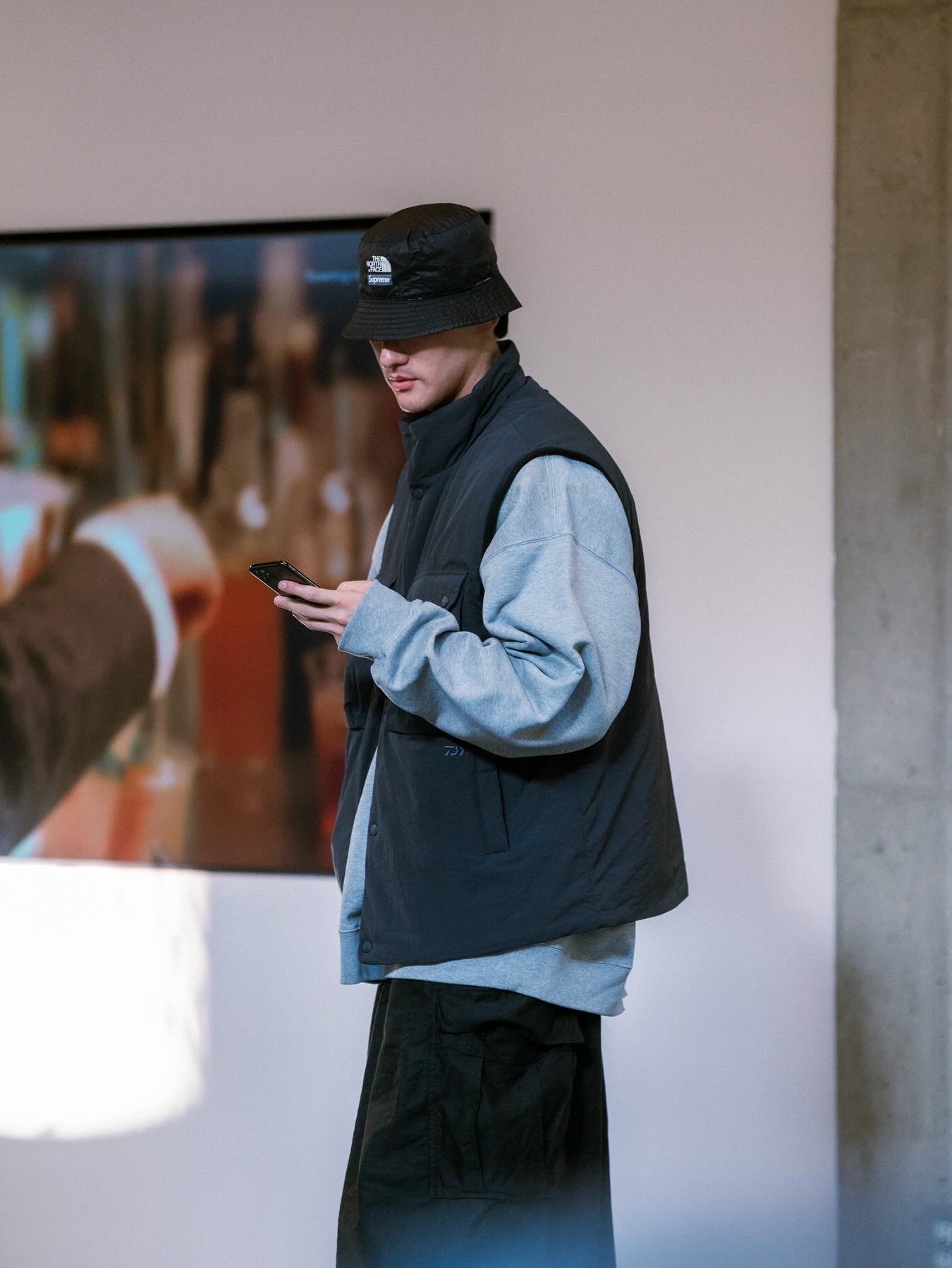Nike x Comme des Garcons Homme Plus Air Max Sunder SP White Black, Supreme x The North Face Snakeskin Packable Reversible Crusher Black - 18SS 착용 스타일 - 3