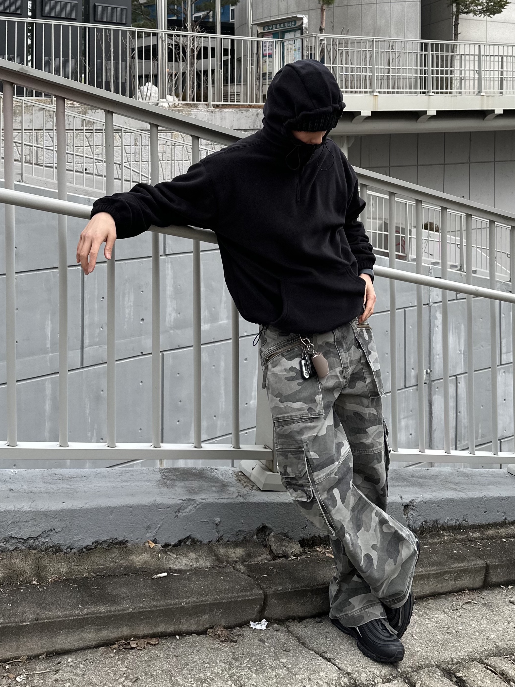 Nike Air Max 97 Black White Anthracite 착용 스타일 - 1