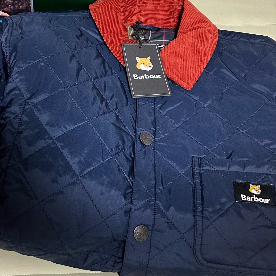 Barbour x Maison Kitsune Kenningquilt Navy 착용 스타일