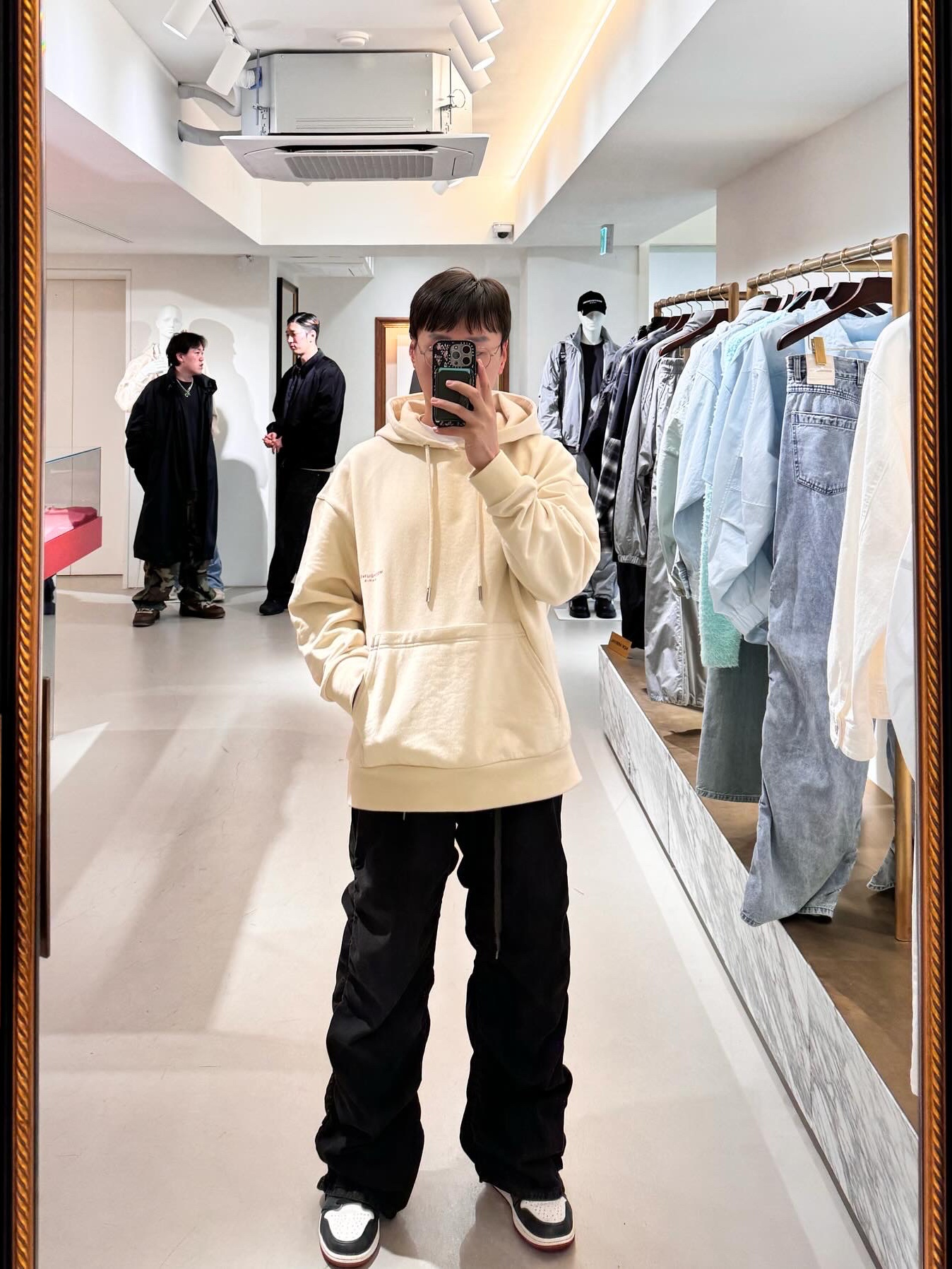 Wooyoungmi Flower Print Hoodie Ivory - 23SS, Jordan 1 Retro High OG Black Toe 2016 착용 스타일 - 3