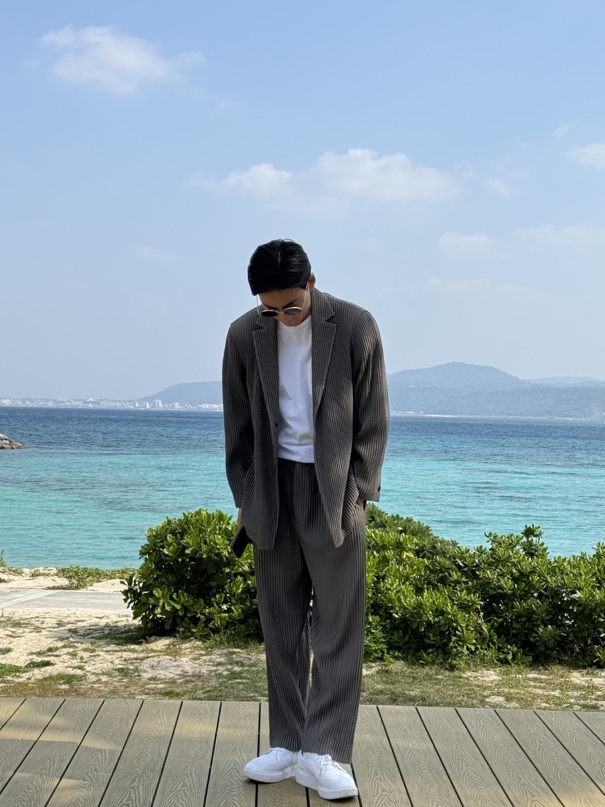Homme Plisse Issey Miyake Straight Basics Pants Light Grey, Homme Plisse Issey Miyake Basics Cardigan Light Grey 착용 스타일 - 3