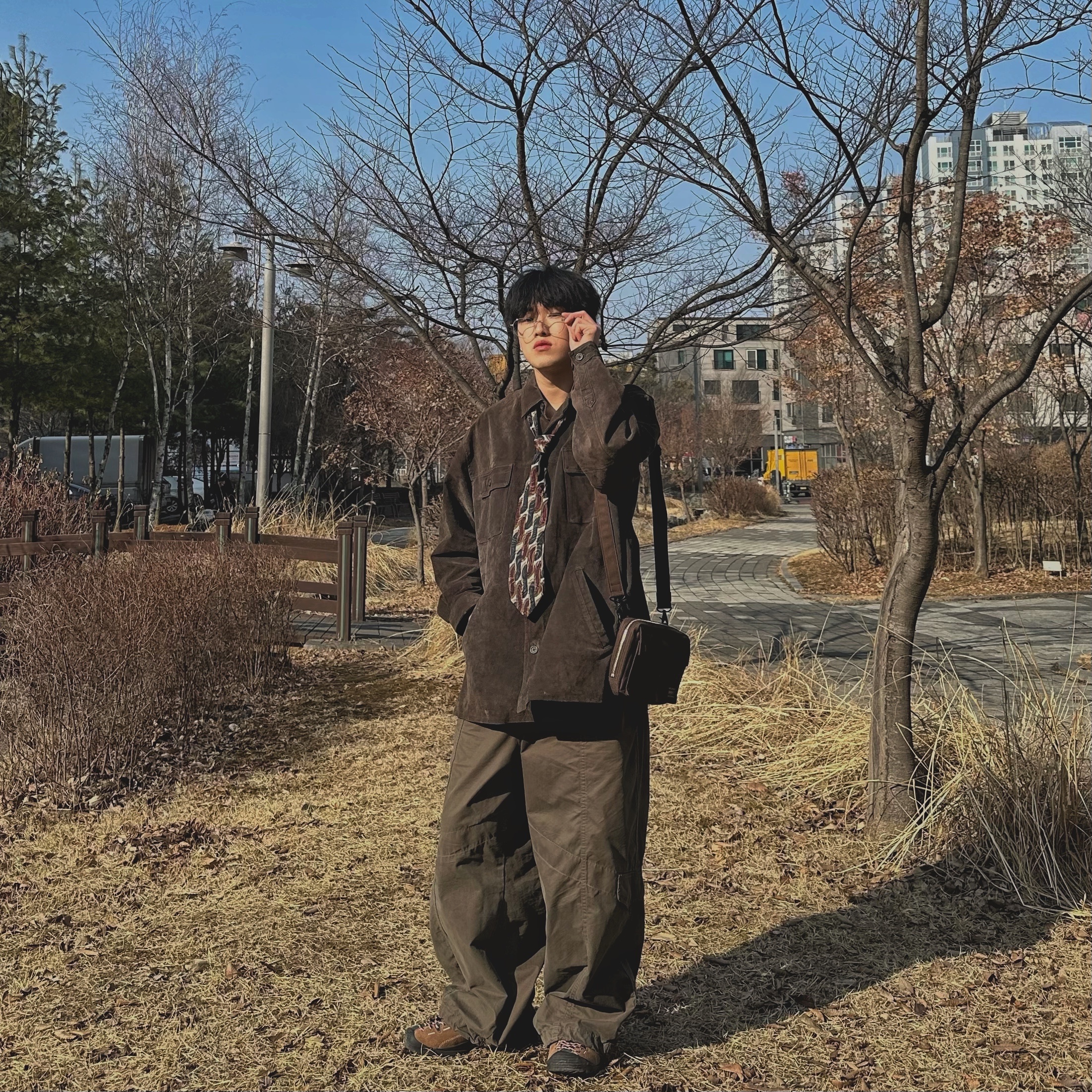 Keen Jasper Sneakers Toasted Coconut, Porter Smoky 2Way Shoulder Bag Brown 착용 스타일 - 1