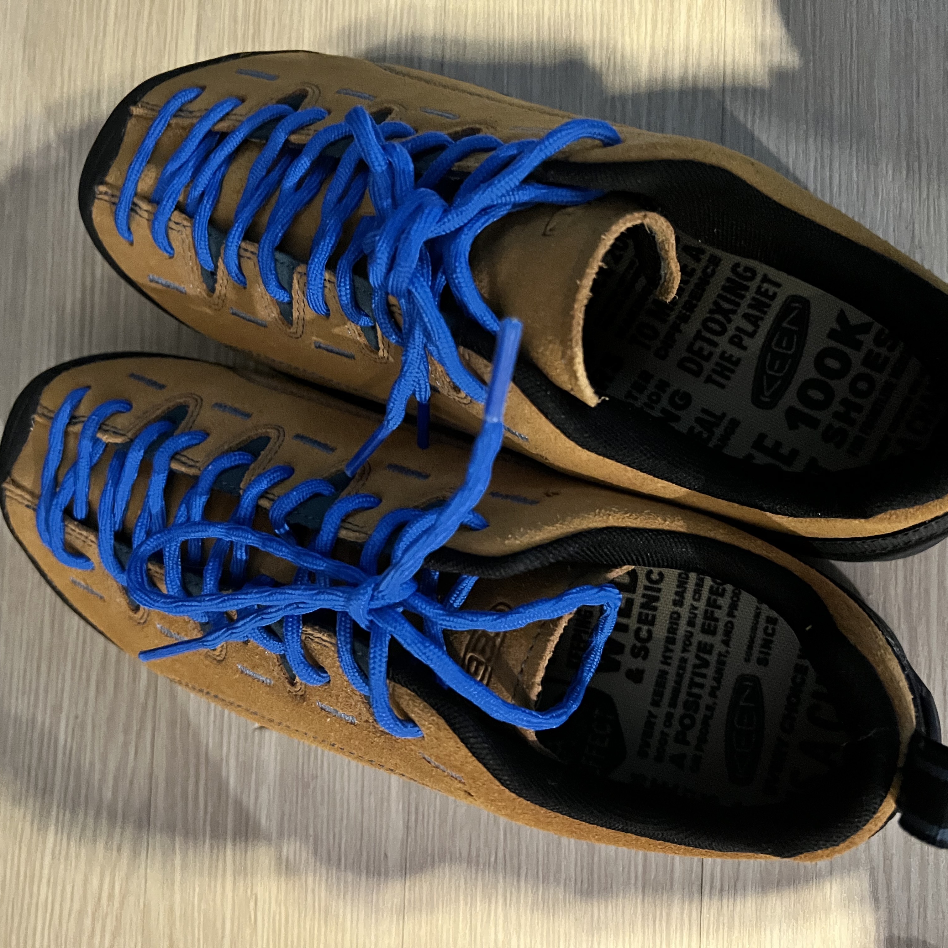 Keen Jasper Suede Sneakers Camel 착용 스타일