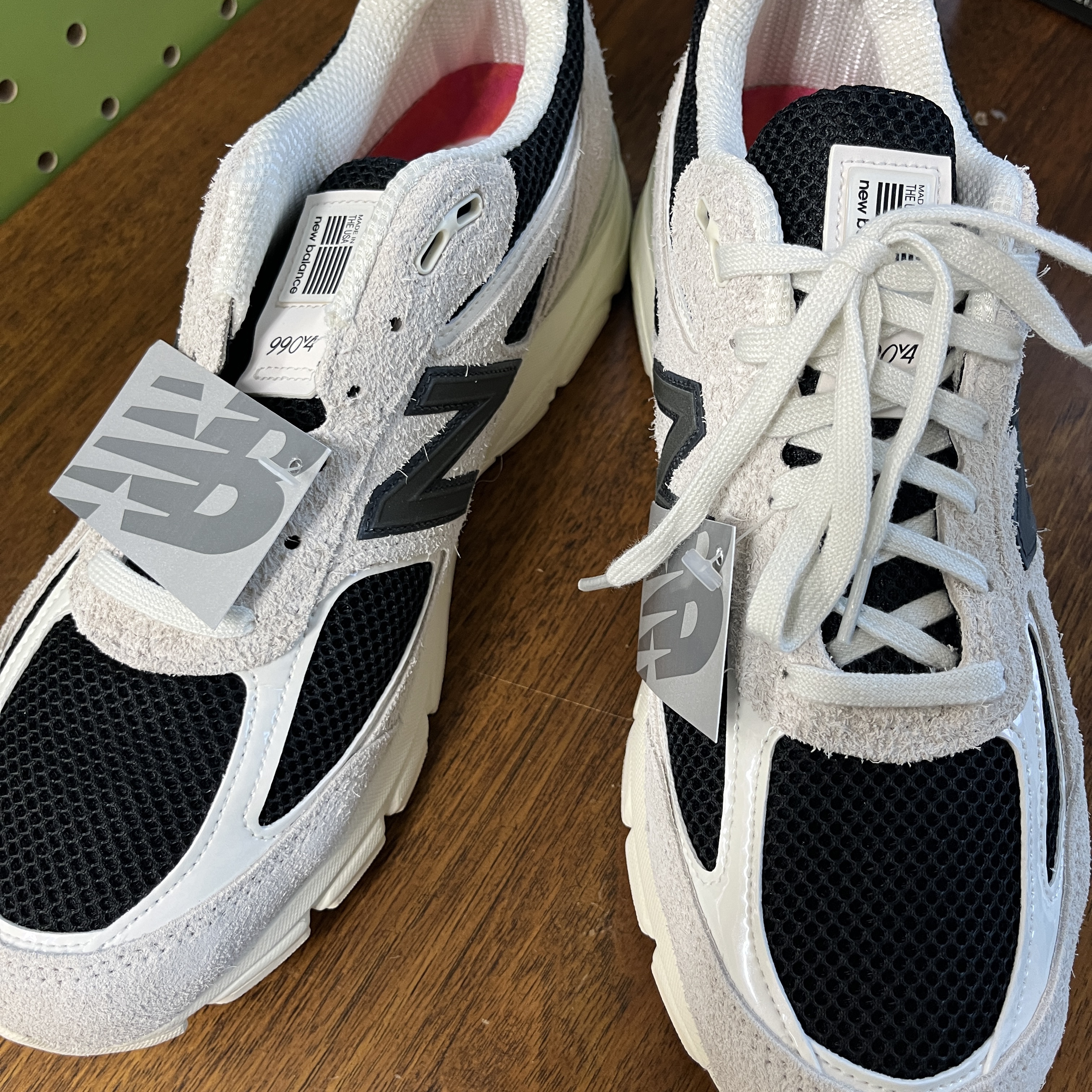 New Balance x Joe Freshgoods 990v4 Made in USA White Black 착용 스타일 - 2