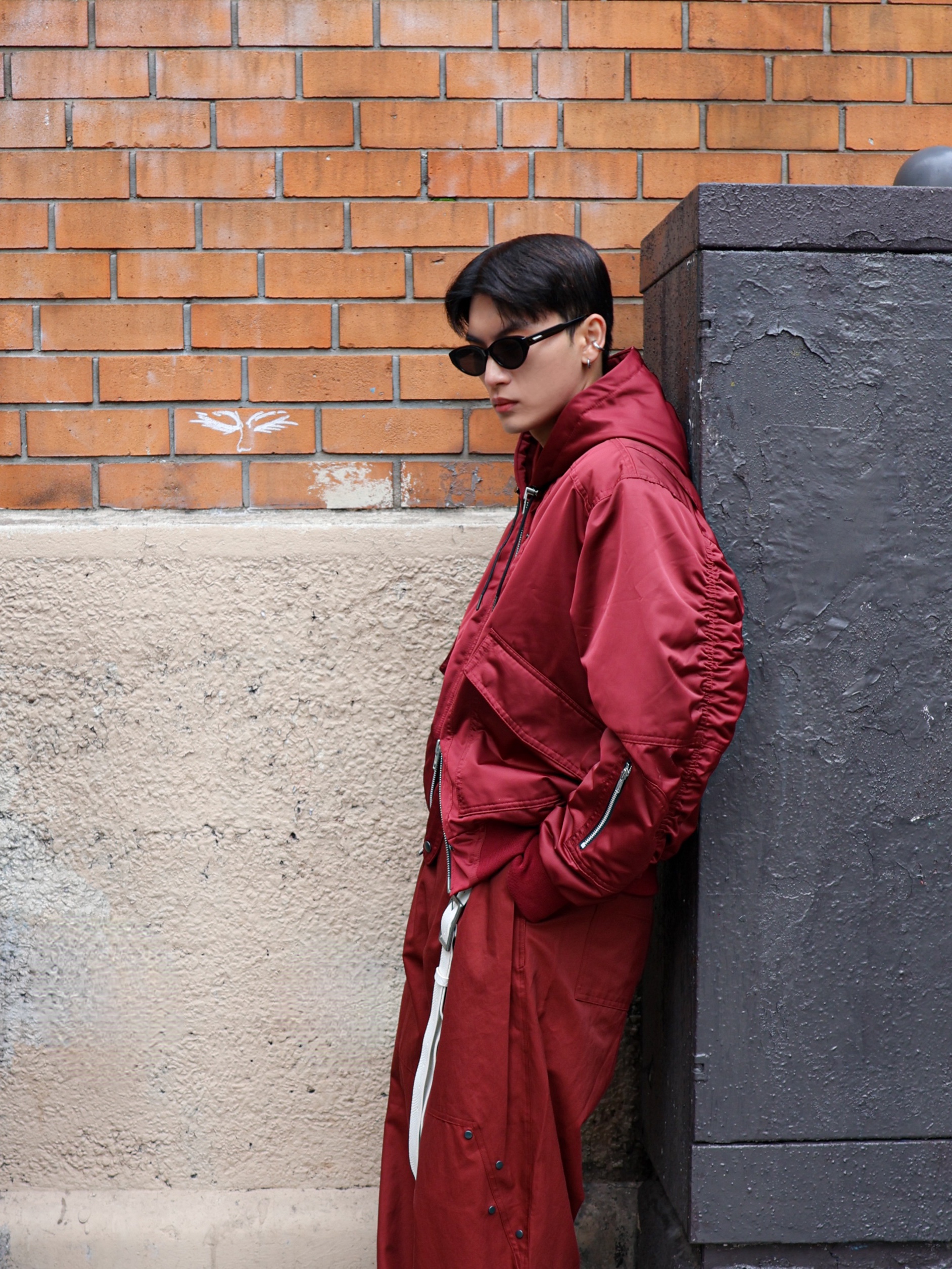 Haleine Stud & Carpenter Baggy Pants Burgundy 착용 스타일 - 4