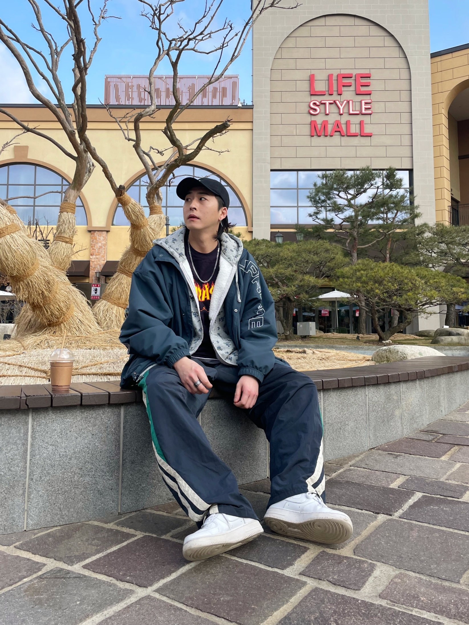 Supreme Small Box Zip Up Hooded Sweatshirt Flowers - 23FW, Supreme Spellout Embroidered Track Jacket Dark Blue - 23FW 착용 스타일 - 2