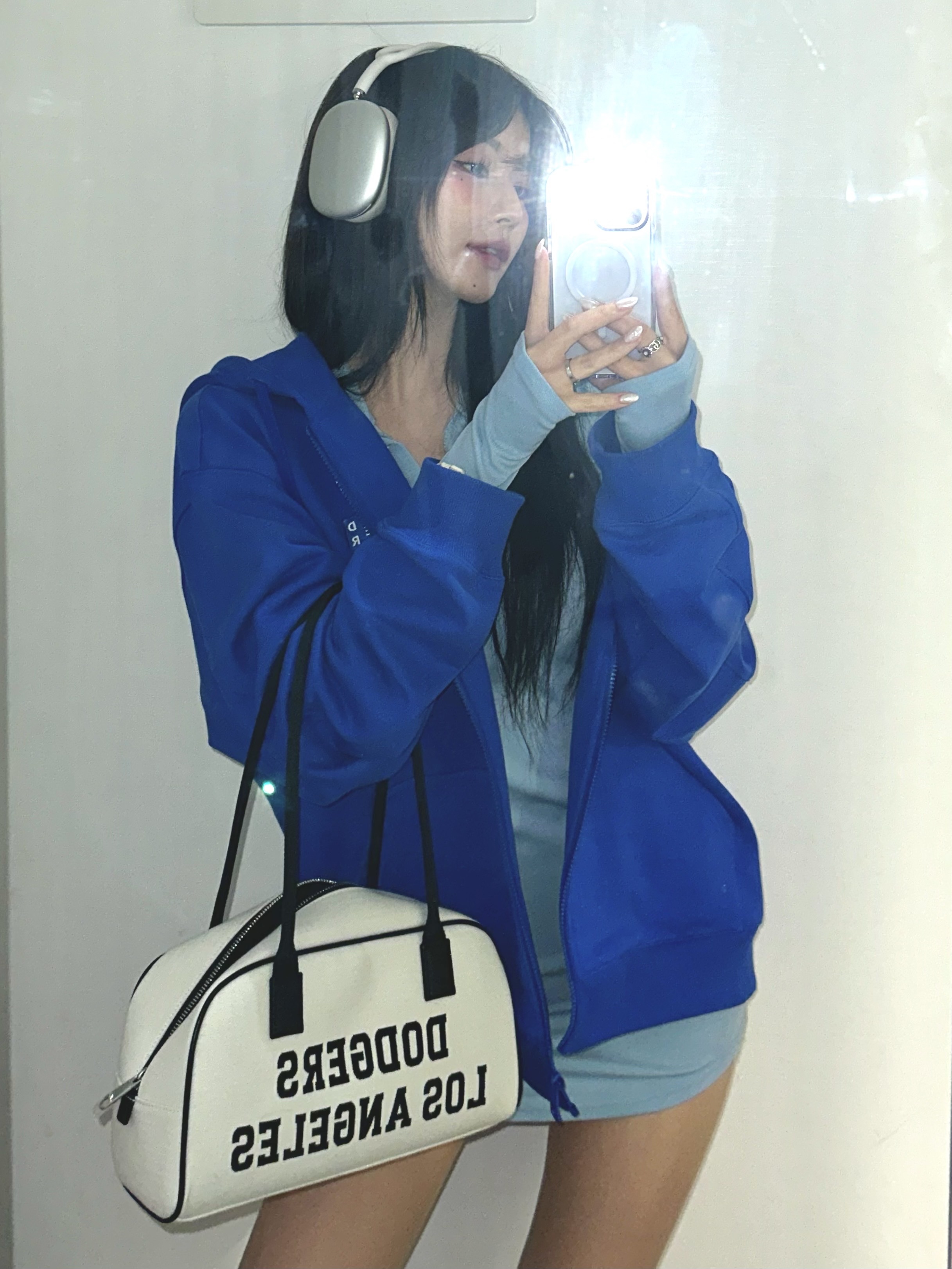 Converse x Ader Error Chuck 70 High White, Apple AirPods Max Lightning Silver (Korean Ver.) 착용 스타일 - 3