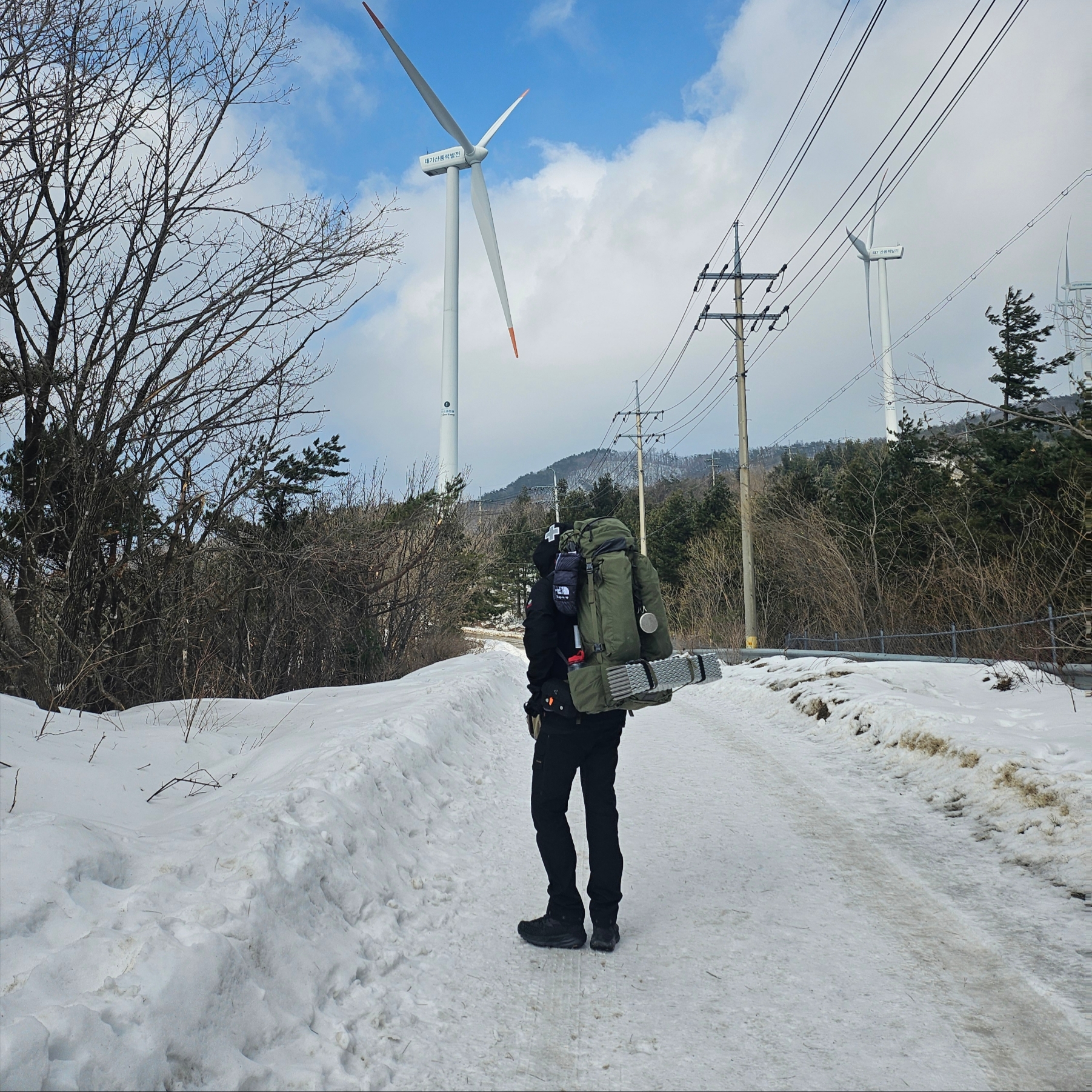 Supreme x The North Face Summit Series Rescue Mountain Pro Jacket Black - 22SS, Supreme x The North Face Trompe L'oeil Printed Montana Mitt Black - 23SS 착용 스타일 - 1