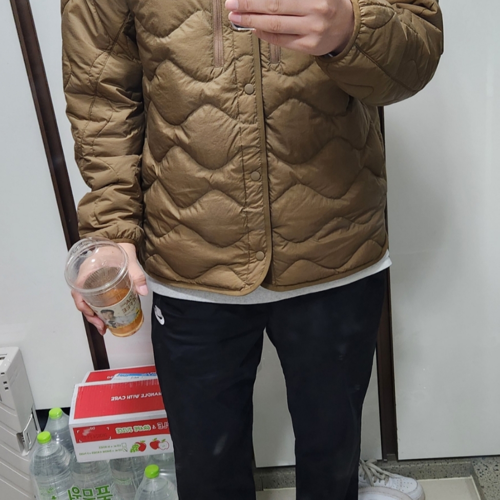 Uniqlo x White Mountaineering Recycled Hybrid Down Jacket Brown 착용 스타일 - 1