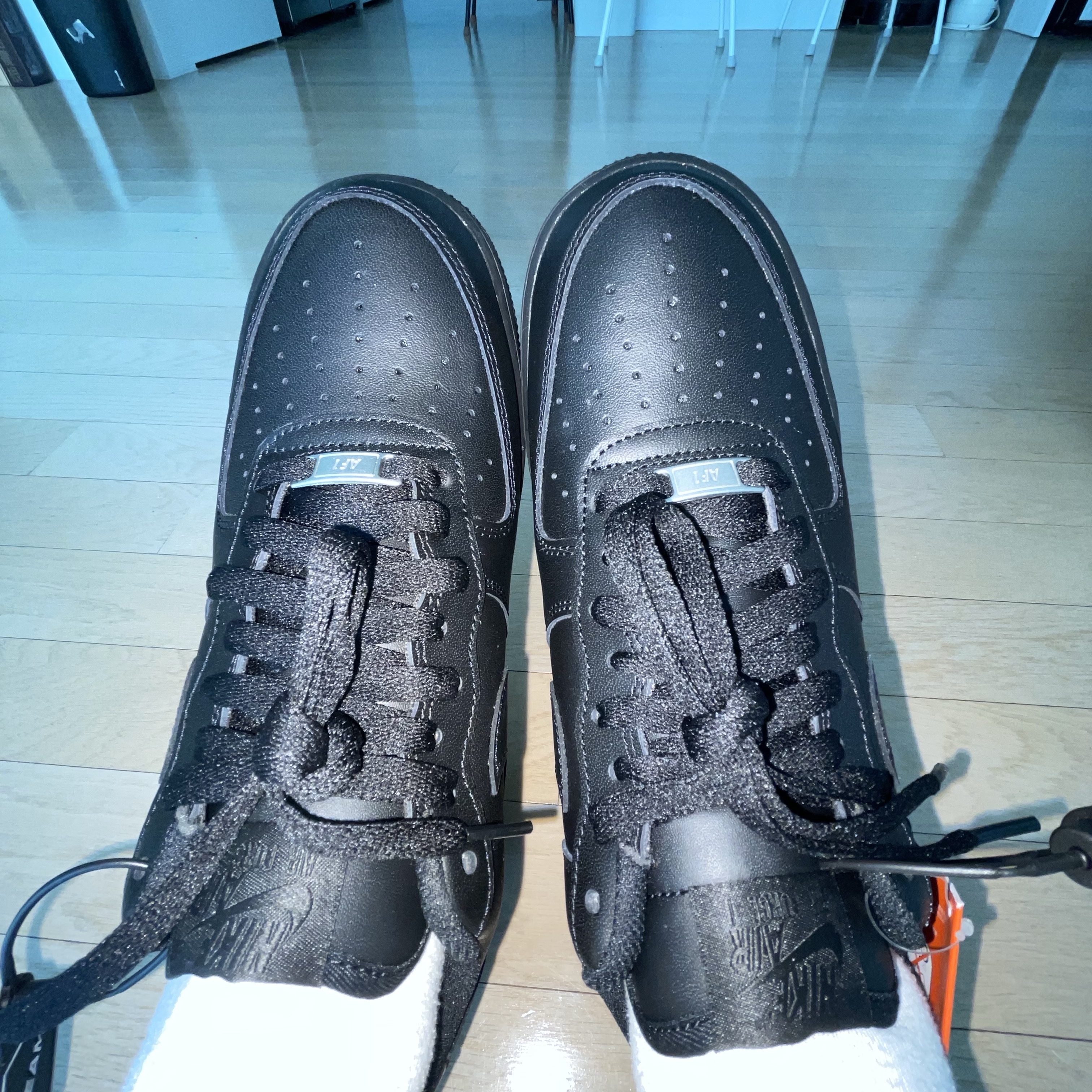 Nike Air Force 1 '07 Low Triple Black 착용 스타일 - 1