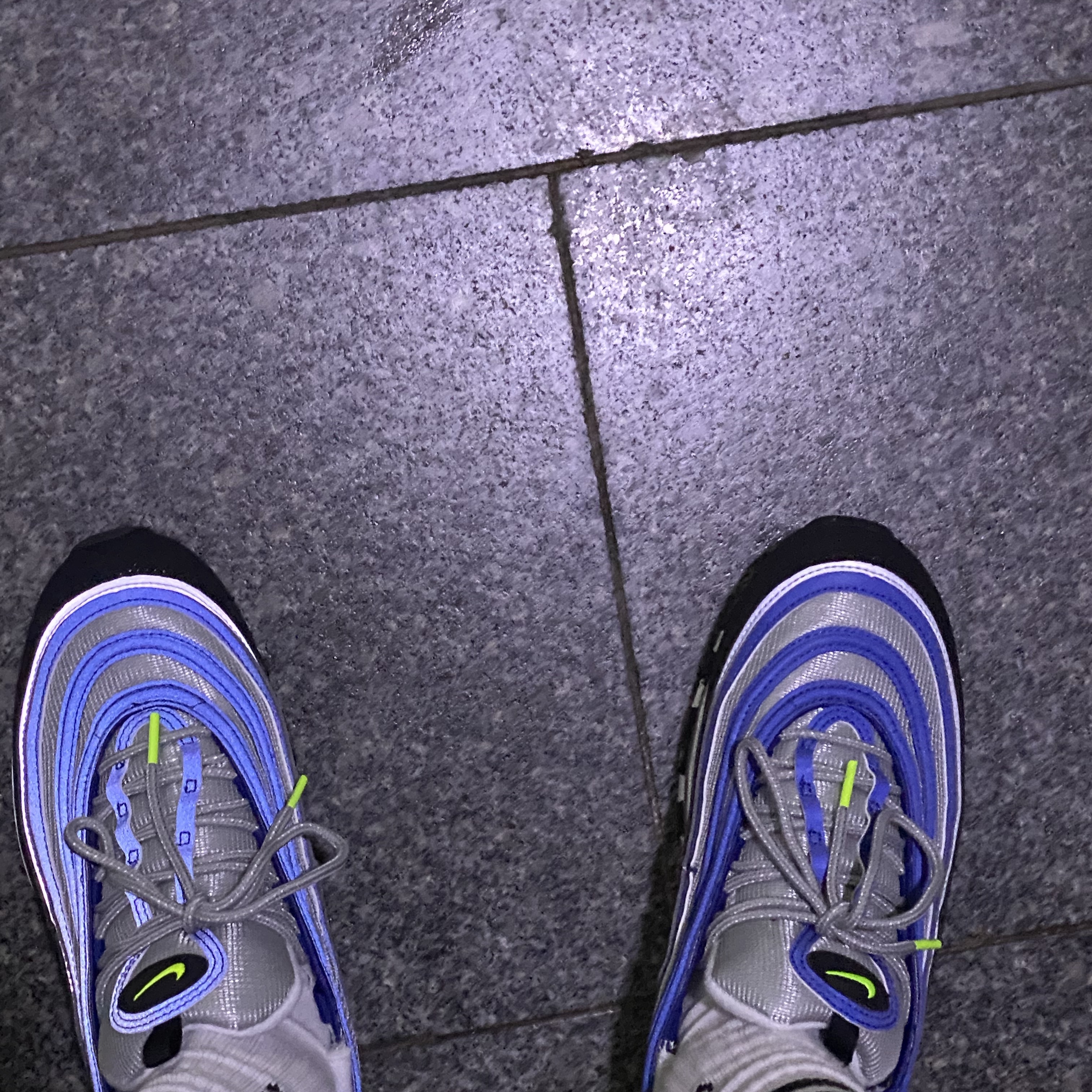 Nike Air Max 97 OG Atlantic Blue and Voltage Yellow 착용 스타일