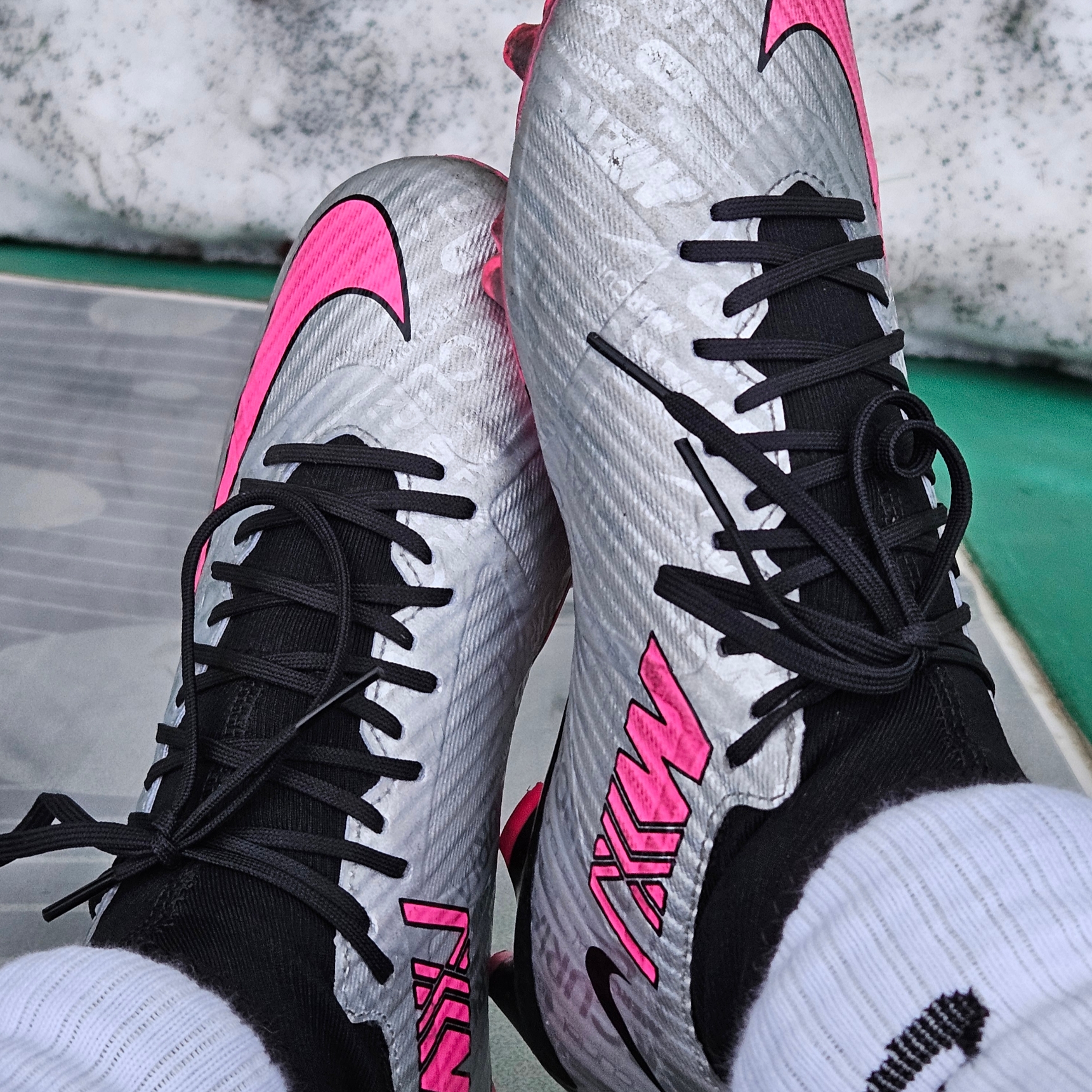 Nike Zoom Mercurial Superfly 9 Academy XXV MG Metallic Silver Hyper Pink 착용 스타일