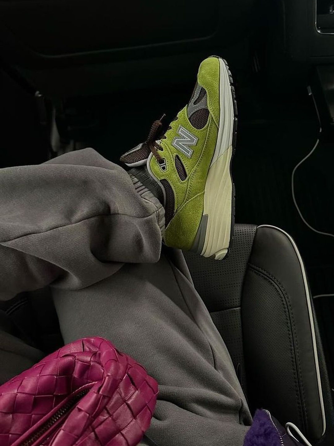 New Balance × Danielle Cathari 991v2 Matcha Chocolate Brown 착용 스타일 - 2